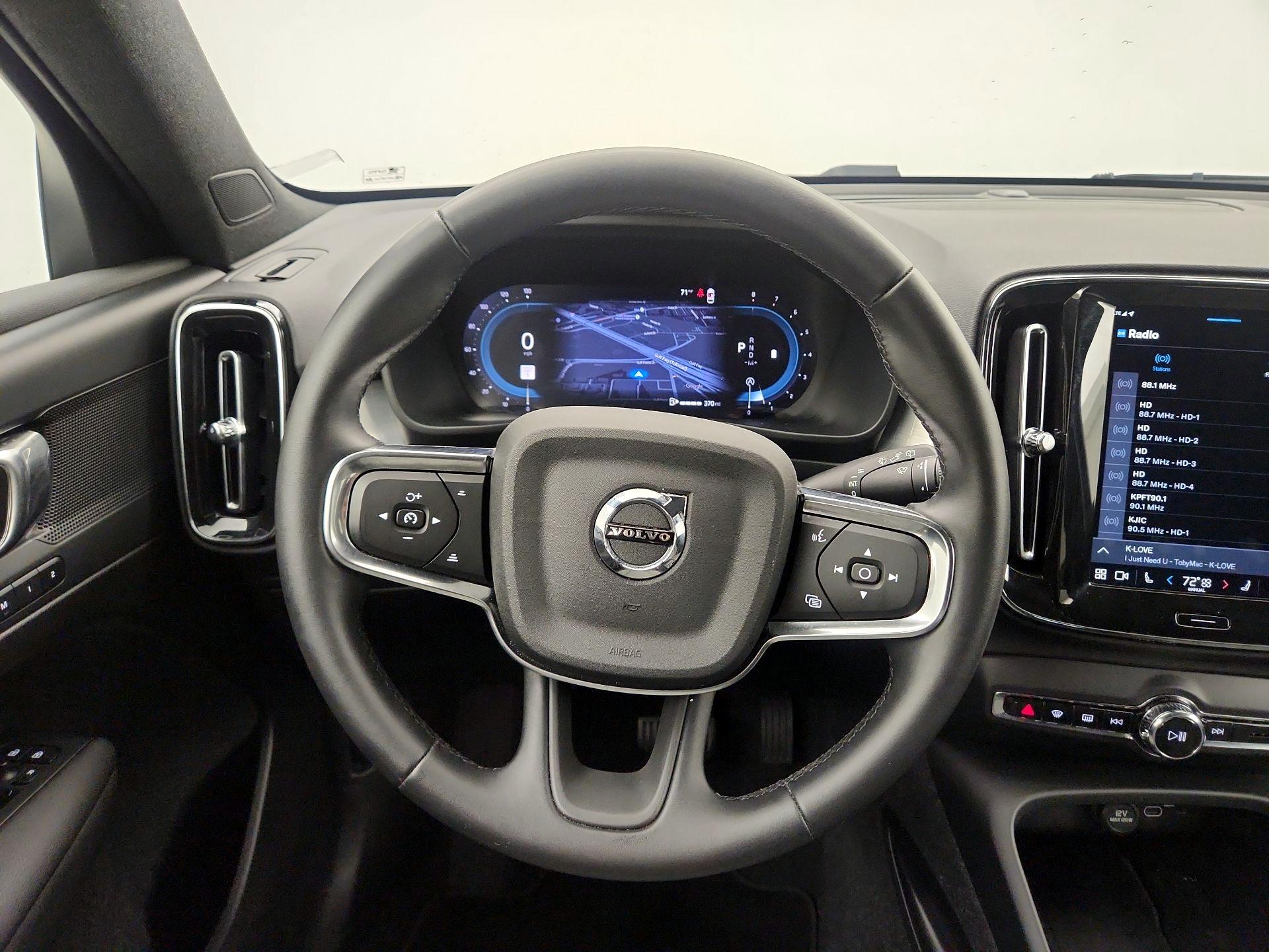 Thumbnail: 2025 Volvo XC40 - 10