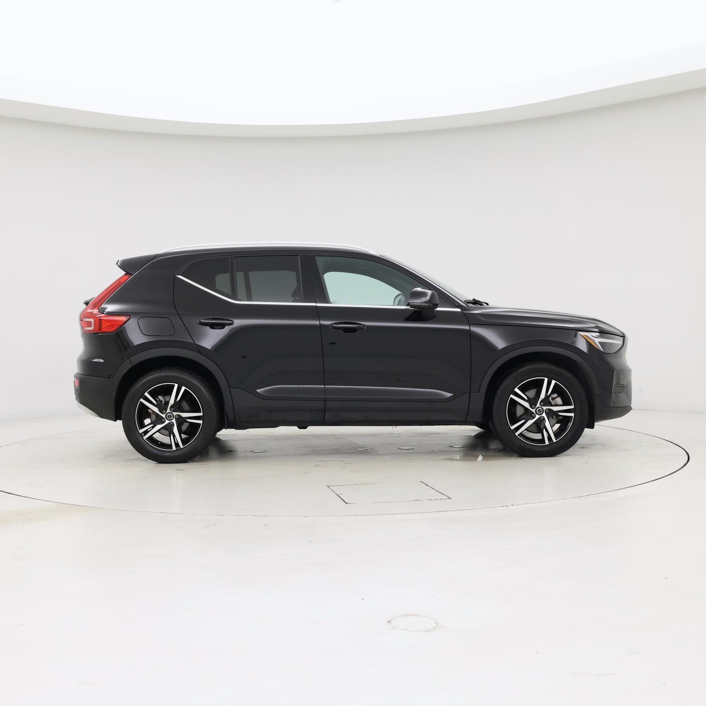 Thumbnail: 2025 Volvo XC40 - 7