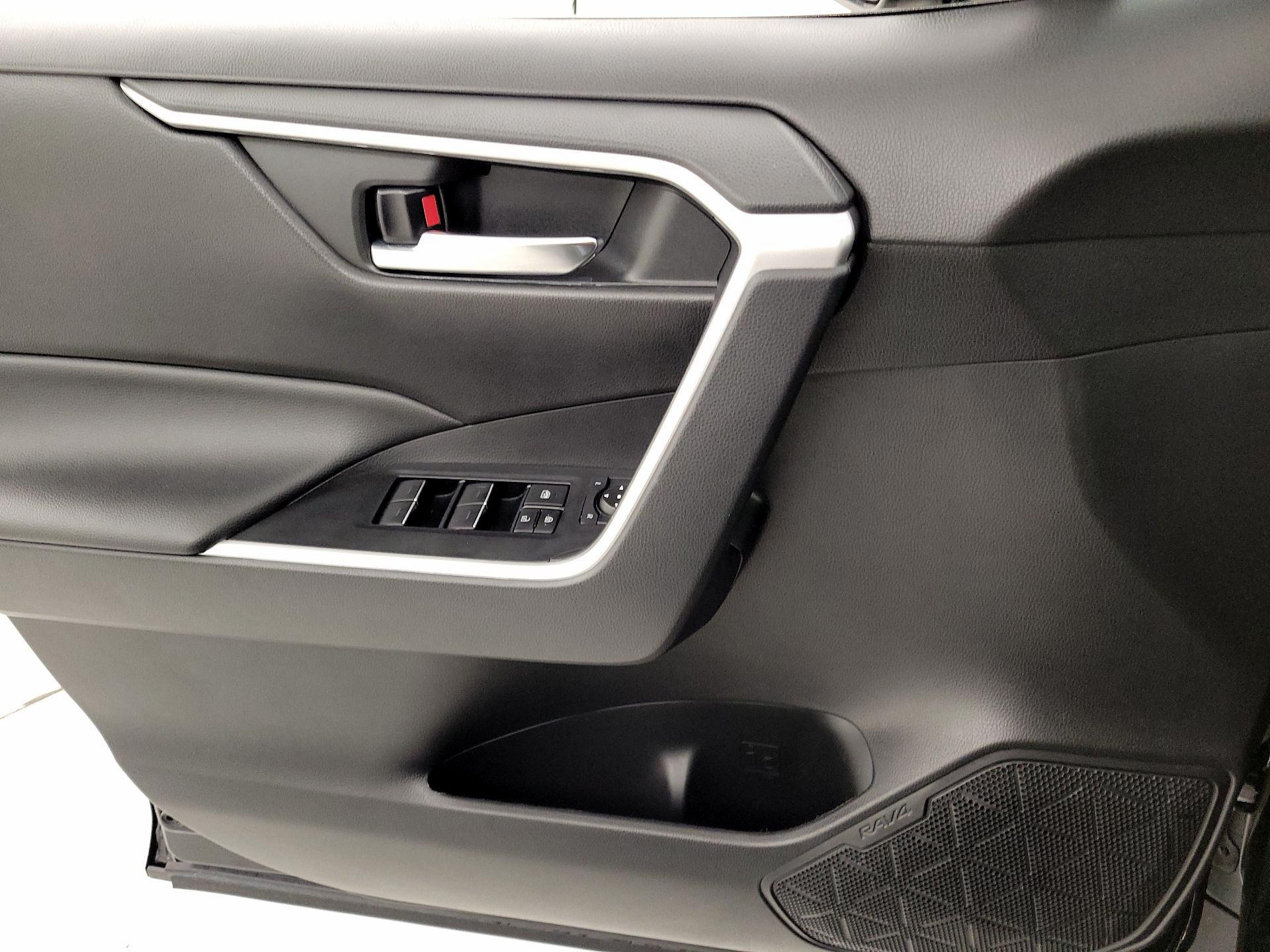 Thumbnail: 2022 Toyota RAV4 - 12
