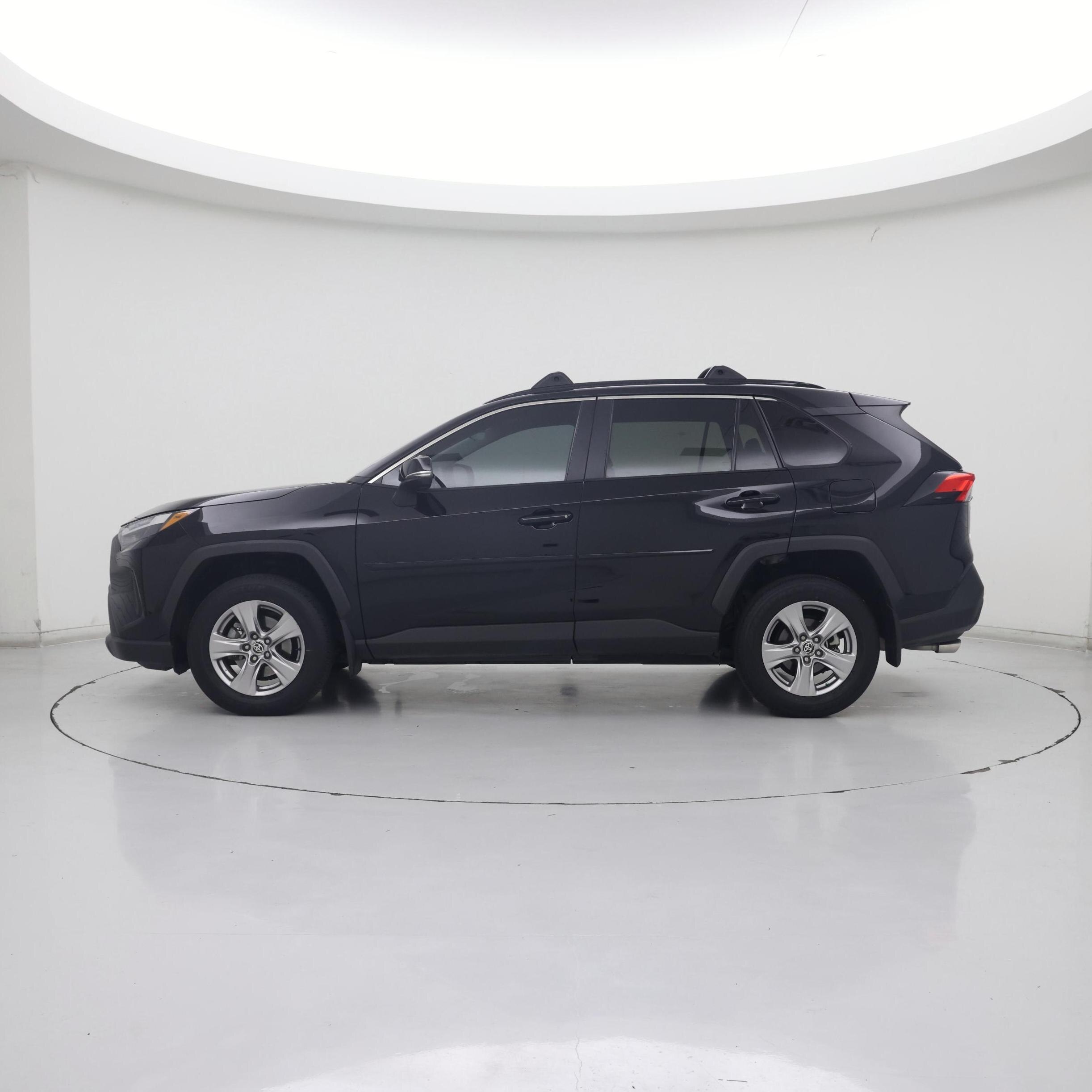 Thumbnail: 2022 Toyota RAV4 - 3