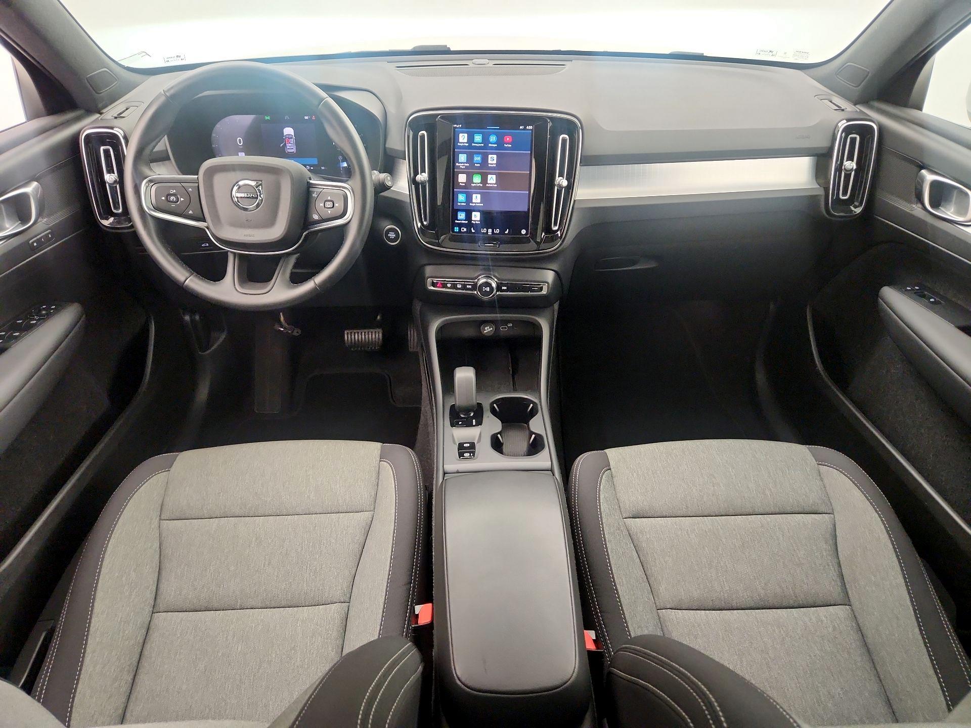 Thumbnail: 2025 Volvo XC40 - 9