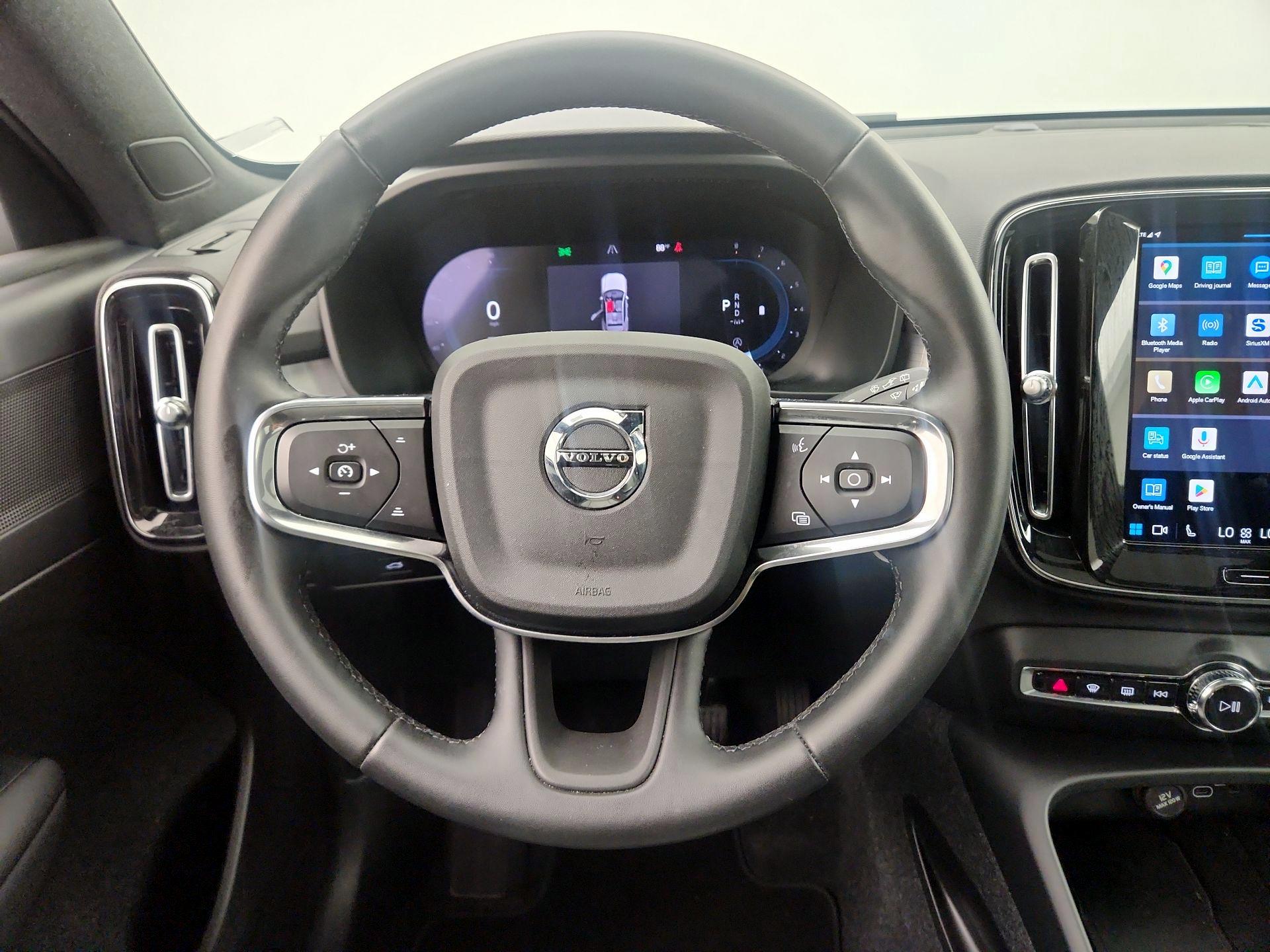 Thumbnail: 2025 Volvo XC40 - 10