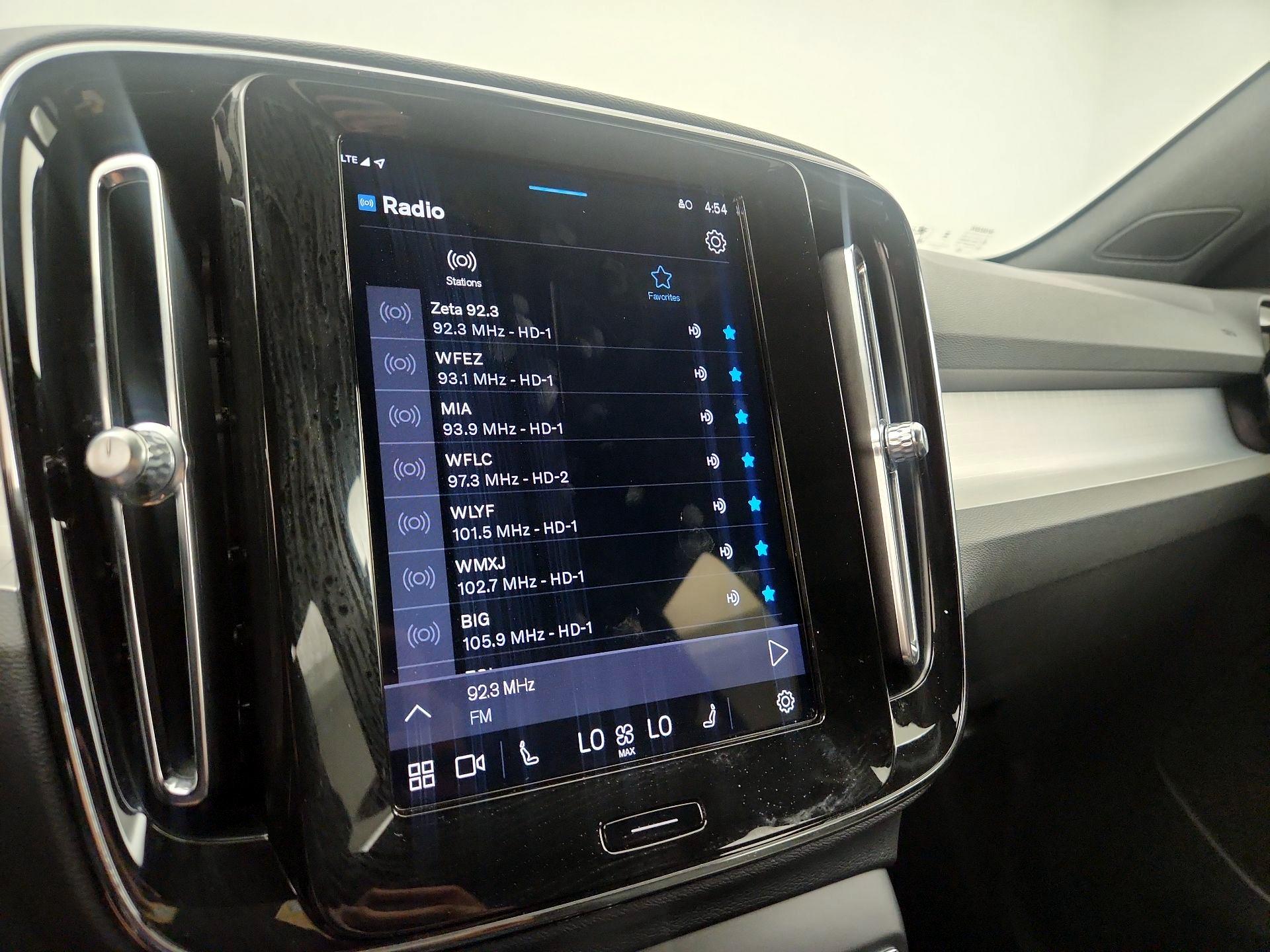 Thumbnail: 2025 Volvo XC40 - 16