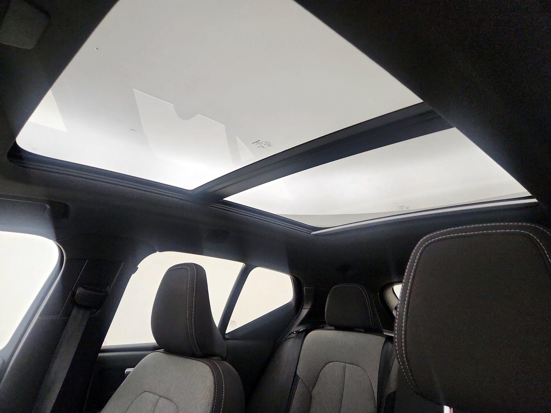 Thumbnail: 2025 Volvo XC40 - 20