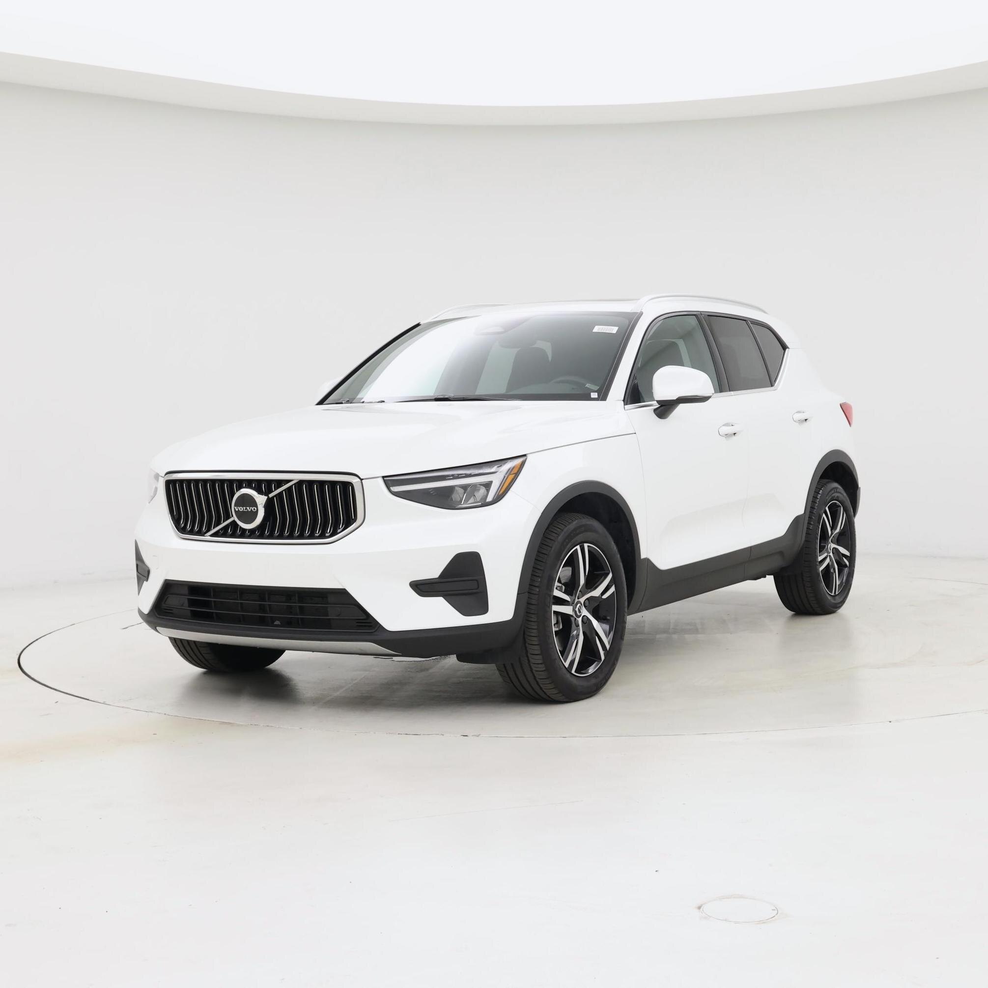 Thumbnail: 2025 Volvo XC40 - 4