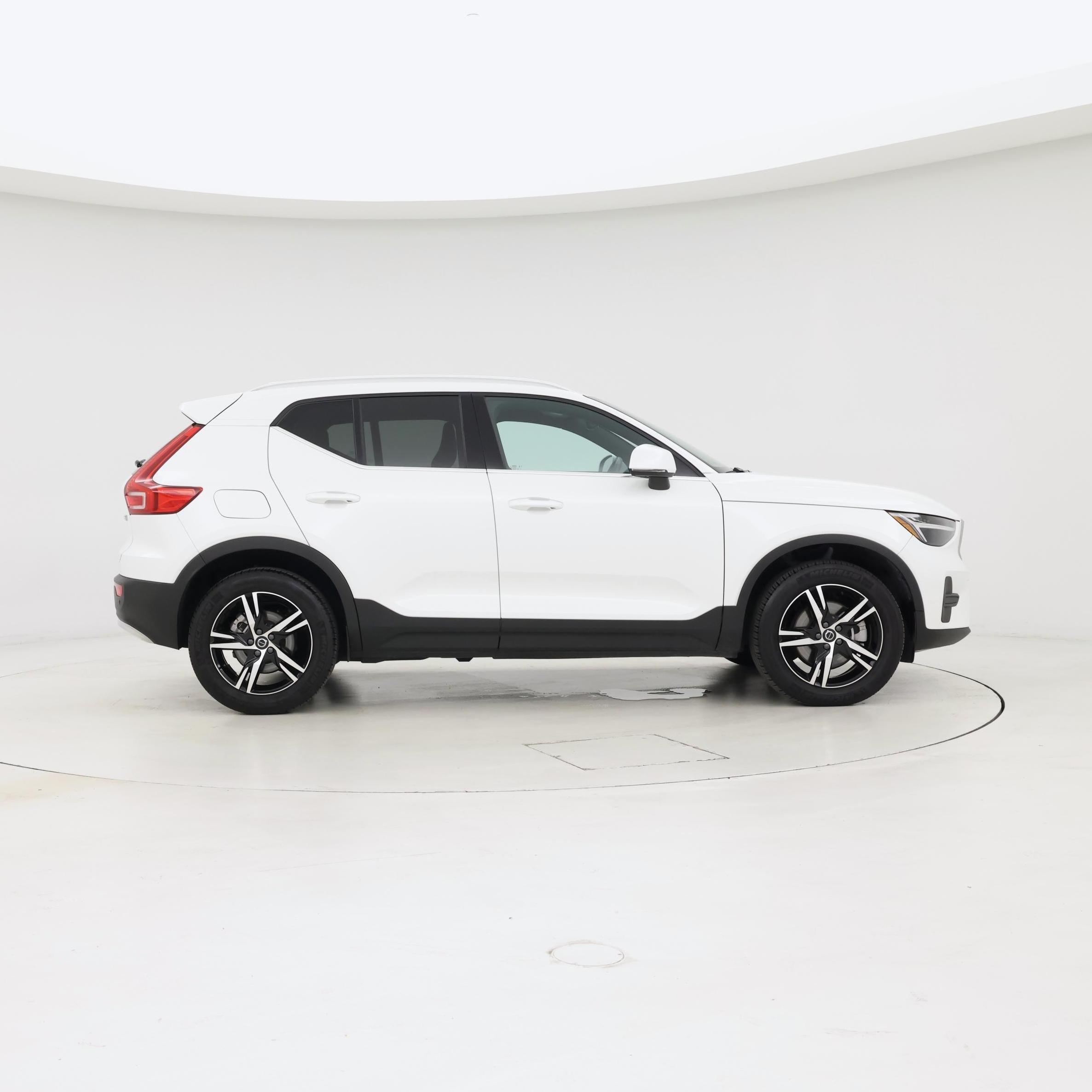 Thumbnail: 2025 Volvo XC40 - 7