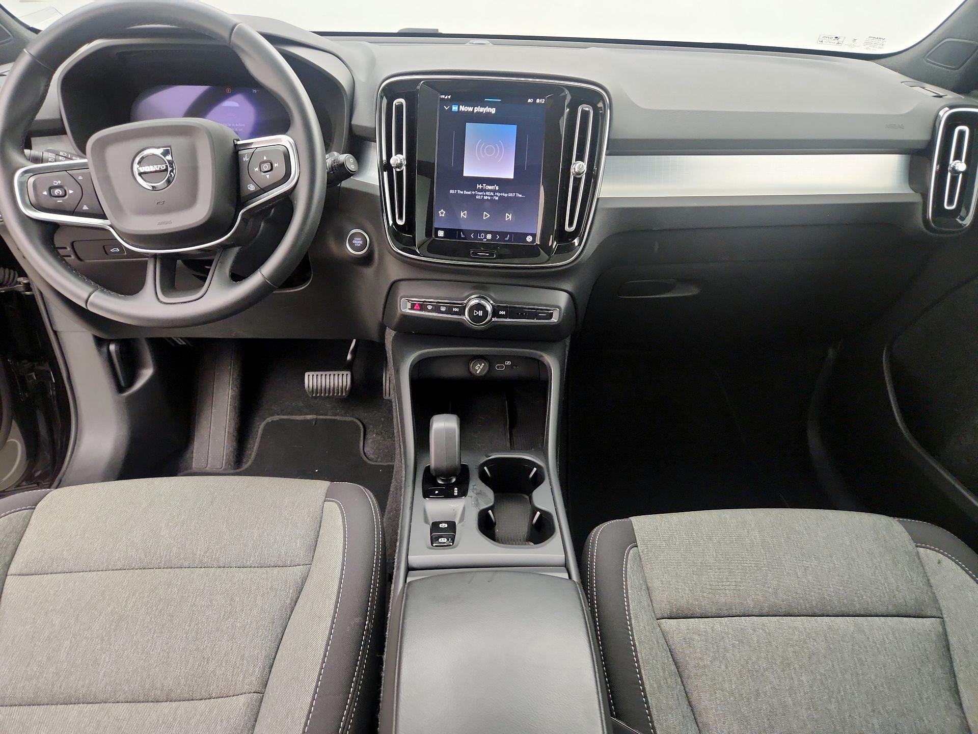 Thumbnail: 2025 Volvo XC40 - 9