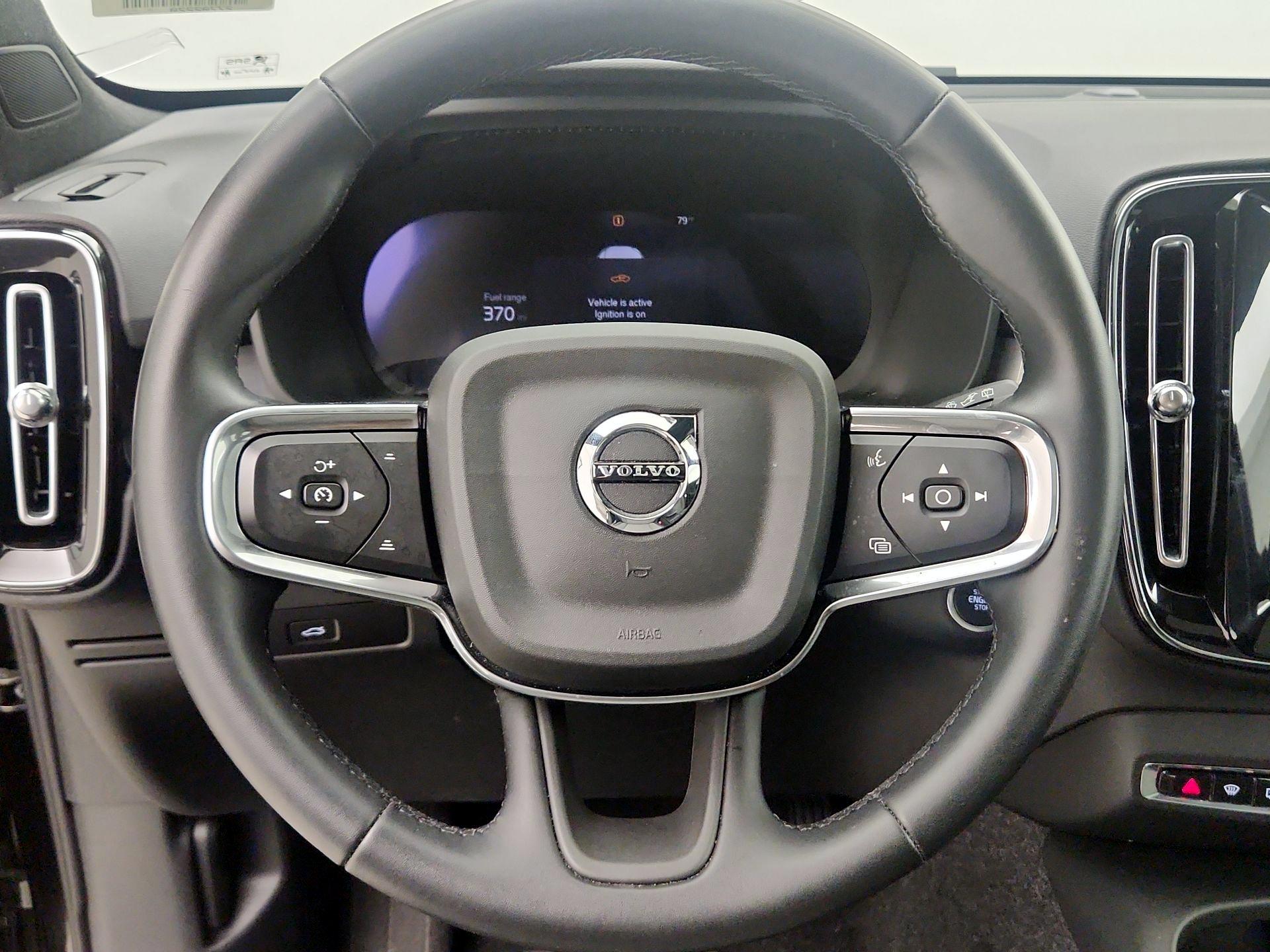 Thumbnail: 2025 Volvo XC40 - 10