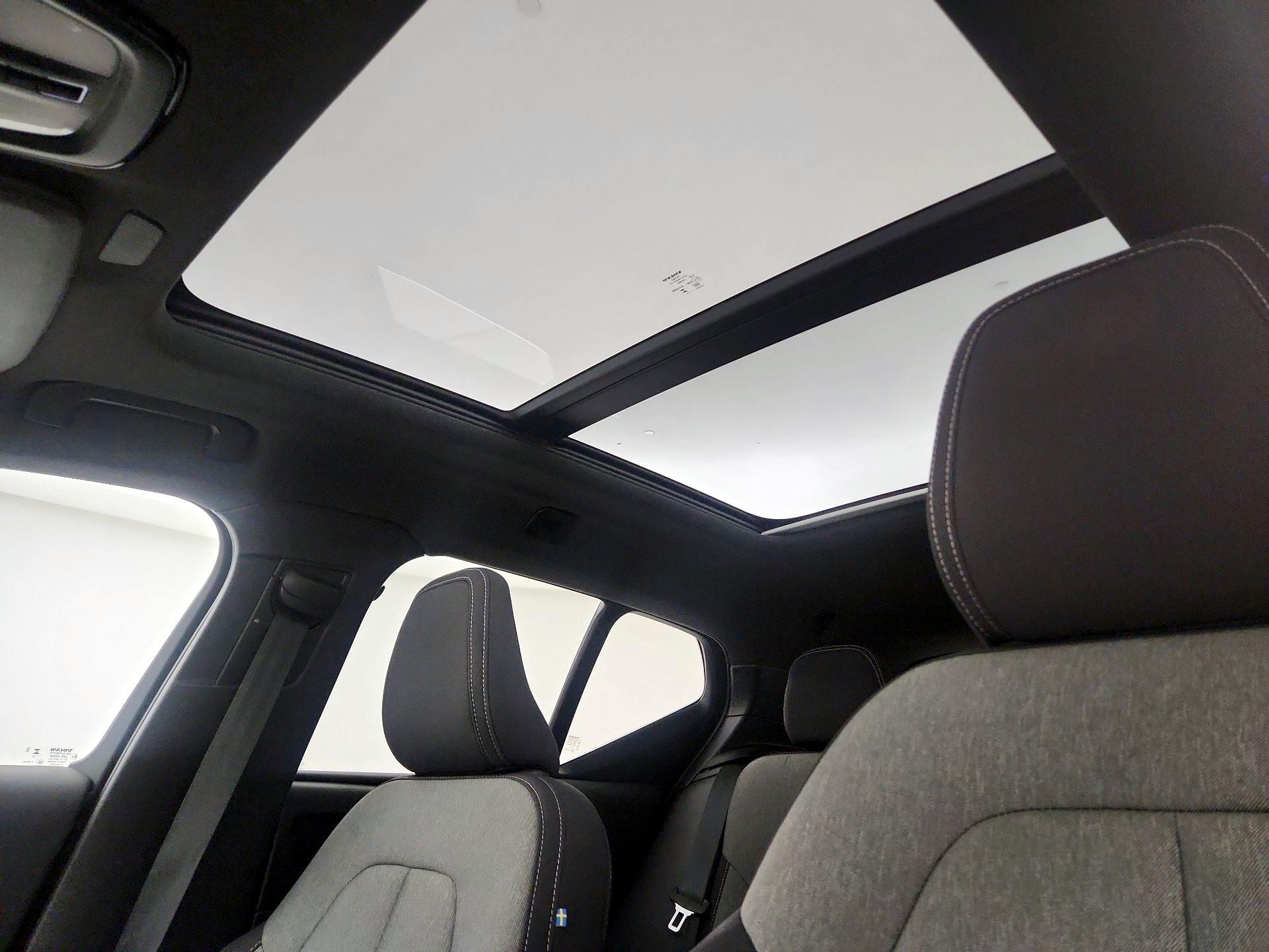 Thumbnail: 2025 Volvo XC40 - 19