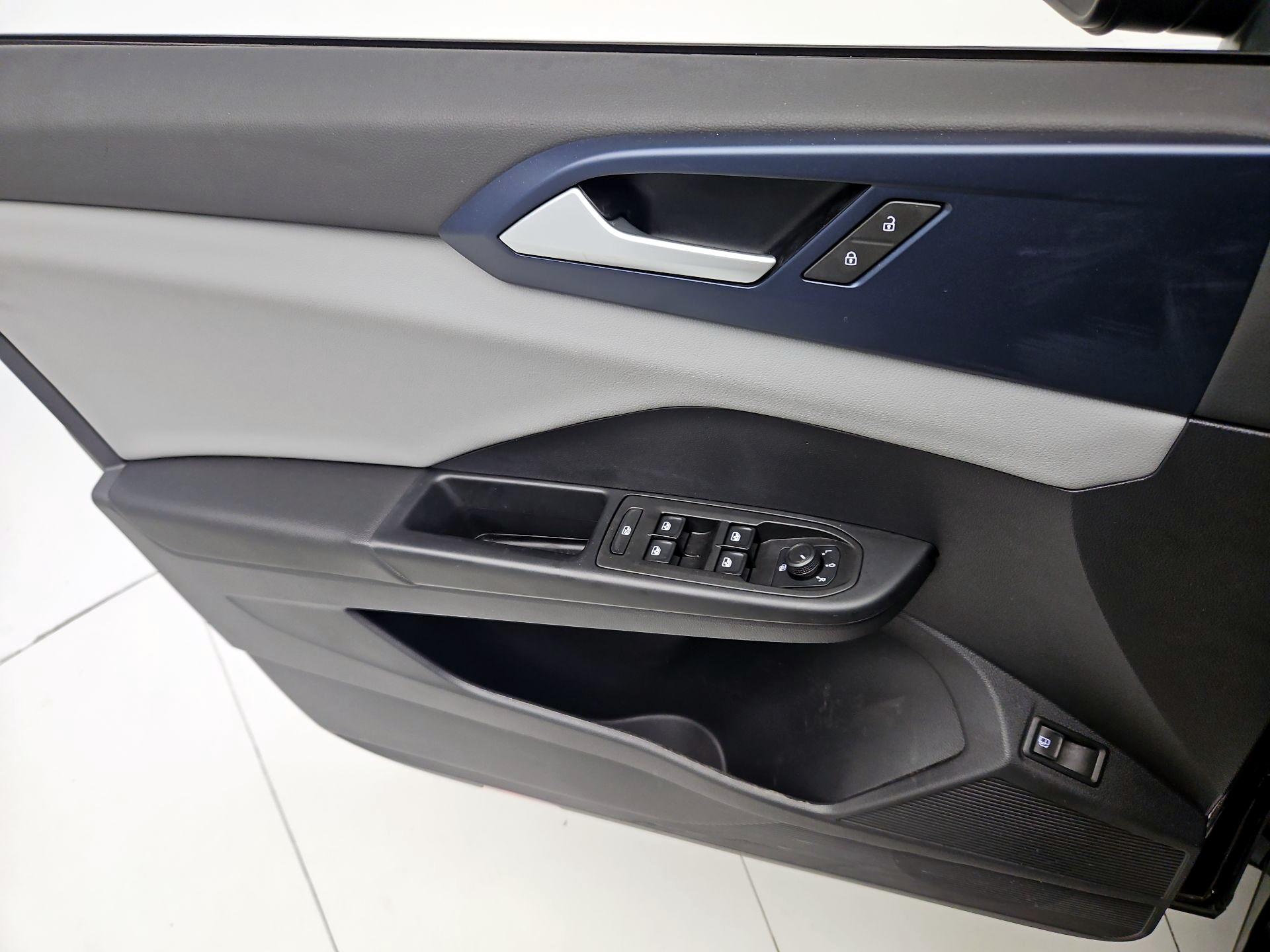 Thumbnail: 2022 Volkswagen Taos - 12