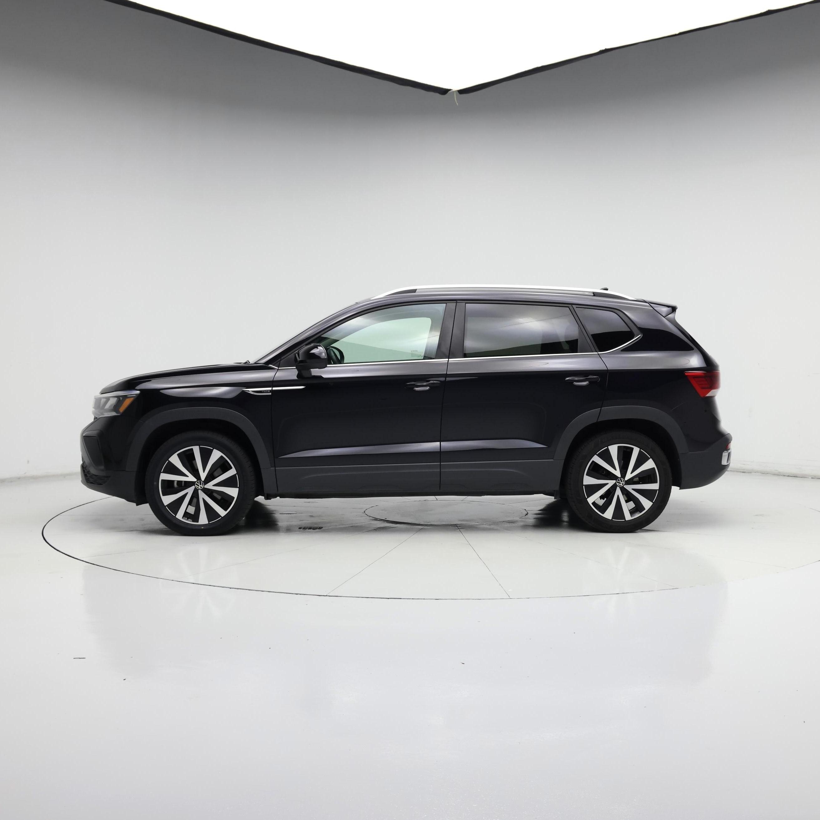 Thumbnail: 2022 Volkswagen Taos - 3
