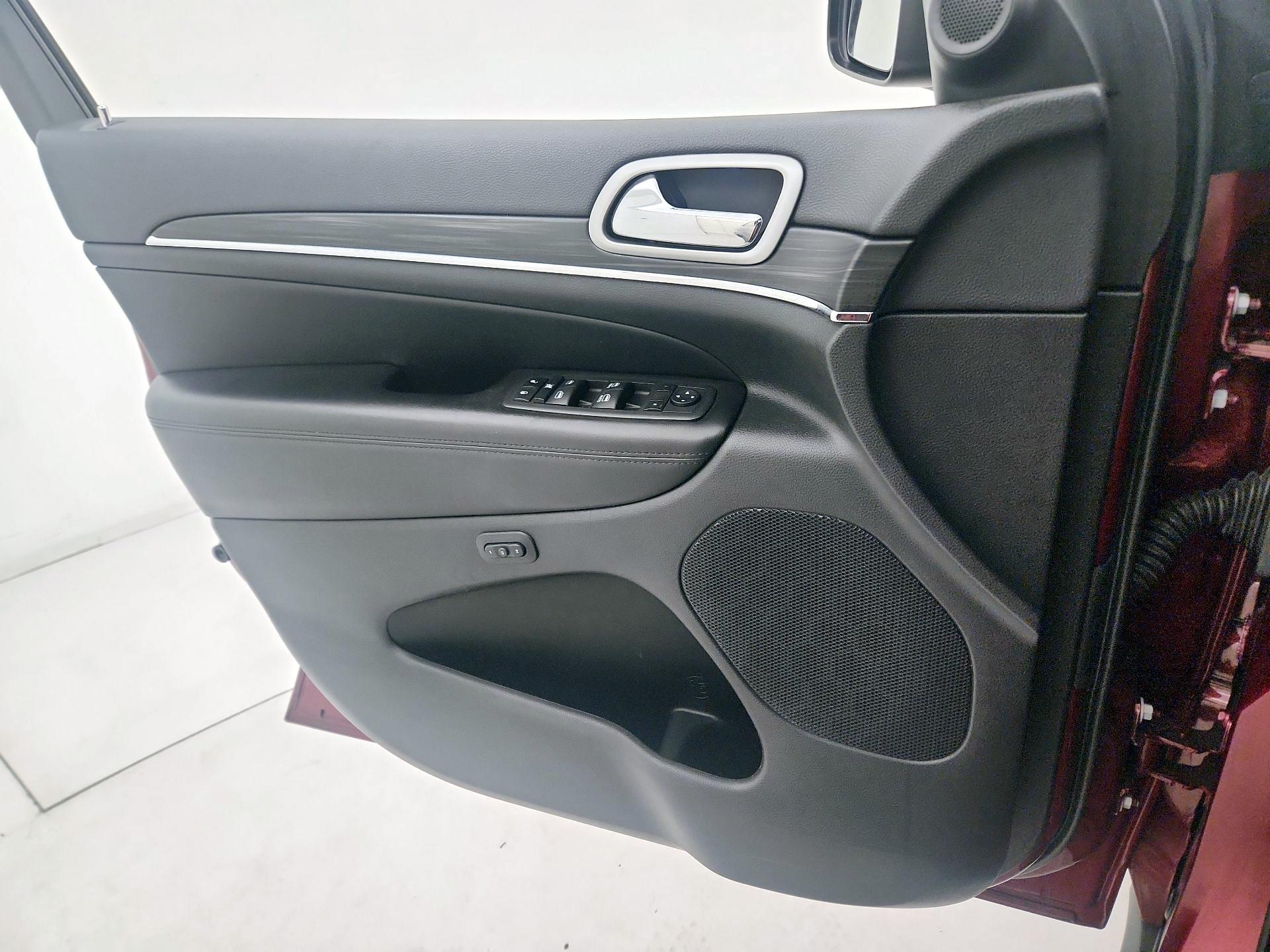 Thumbnail: 2022 Jeep Grand Cherokee - 12