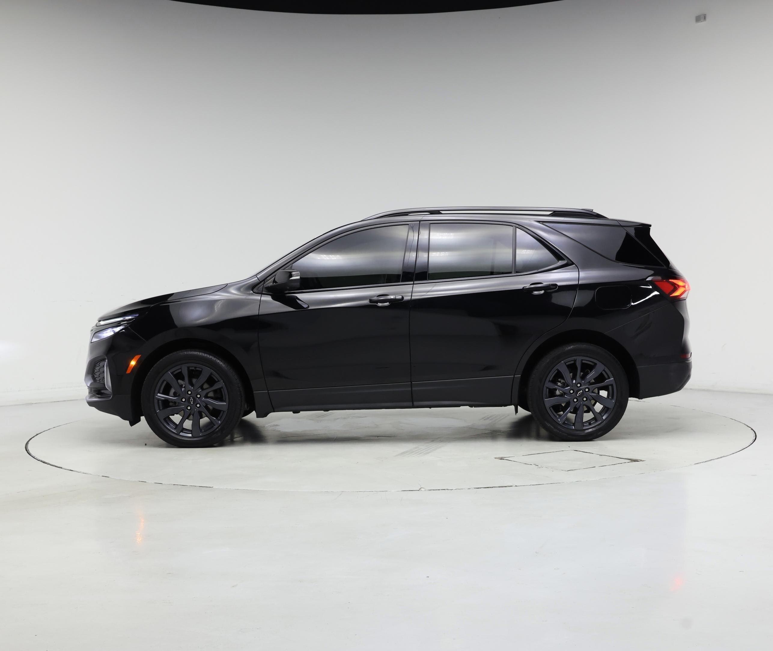 Thumbnail: 2022 Chevrolet Equinox - 3