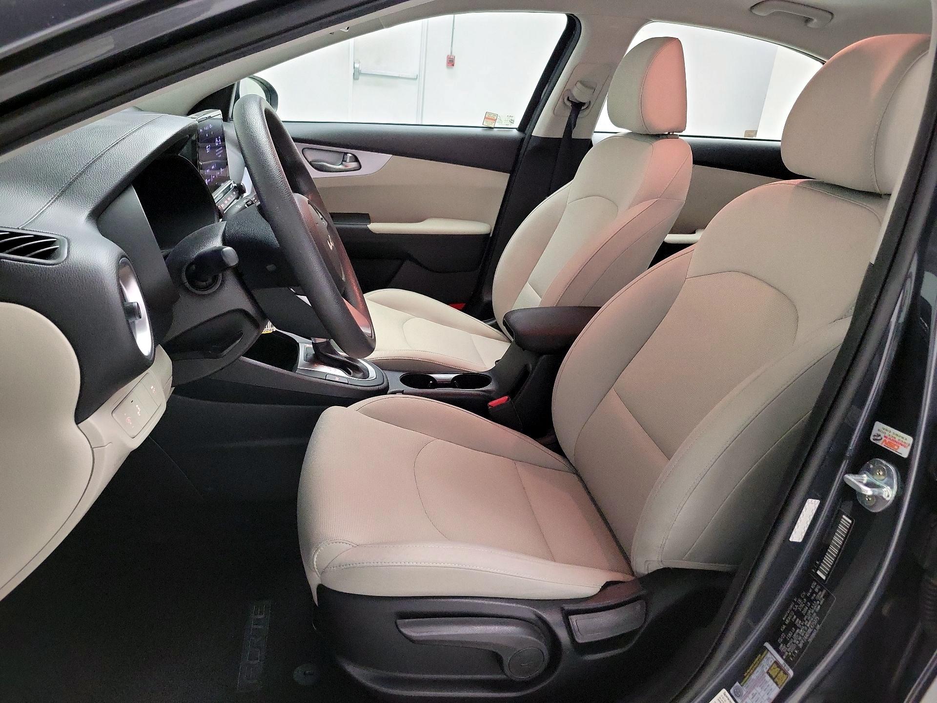 Thumbnail: 2022 Kia Forte - 11