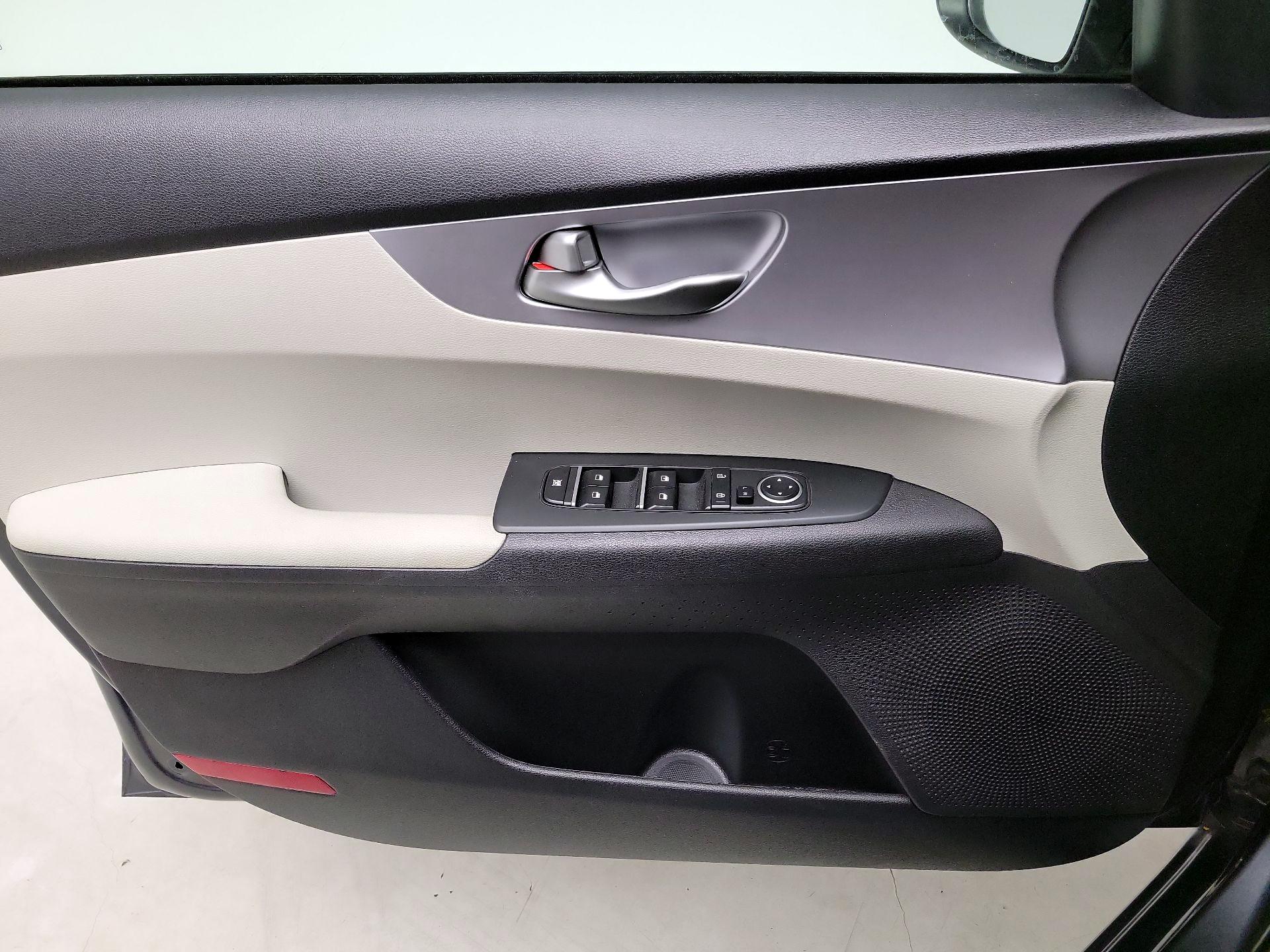 Thumbnail: 2022 Kia Forte - 12