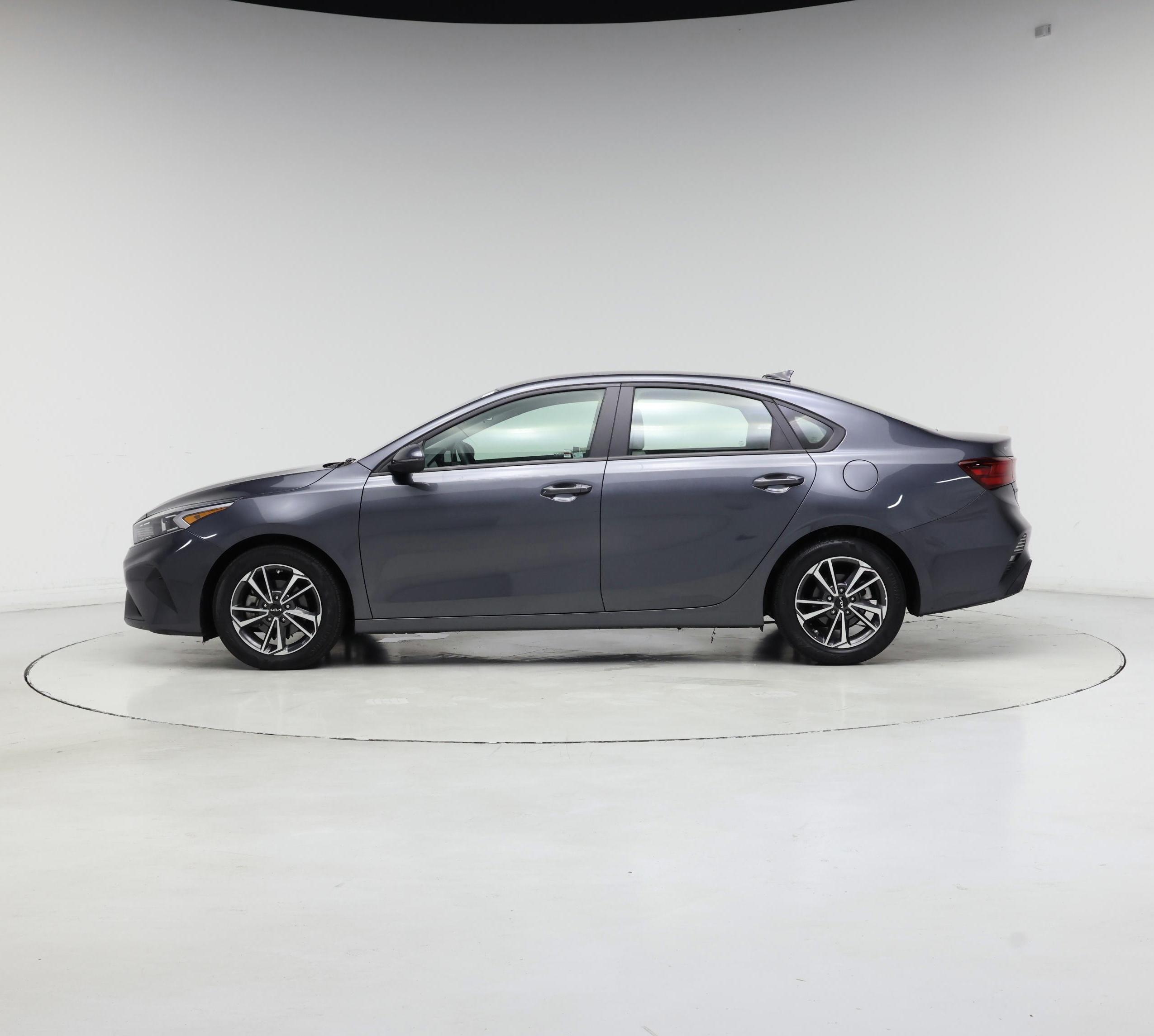 Thumbnail: 2022 Kia Forte - 3
