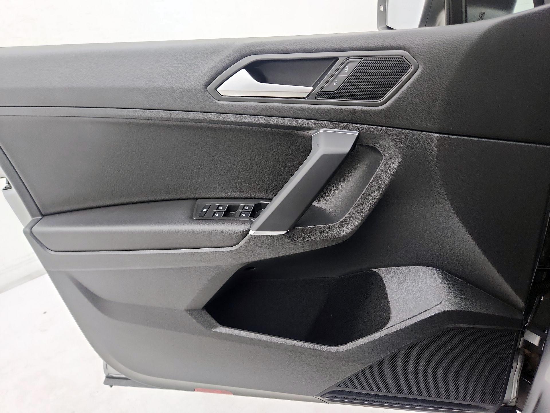 Thumbnail: 2020 Volkswagen Tiguan - 12