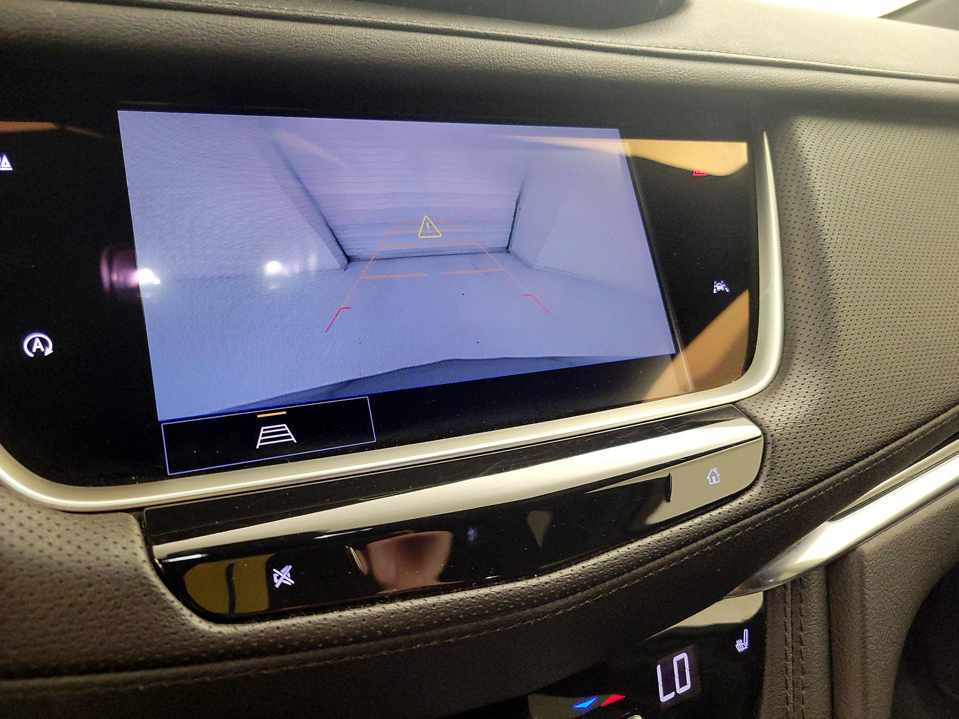 Thumbnail: 2022 Cadillac XT6 - 14