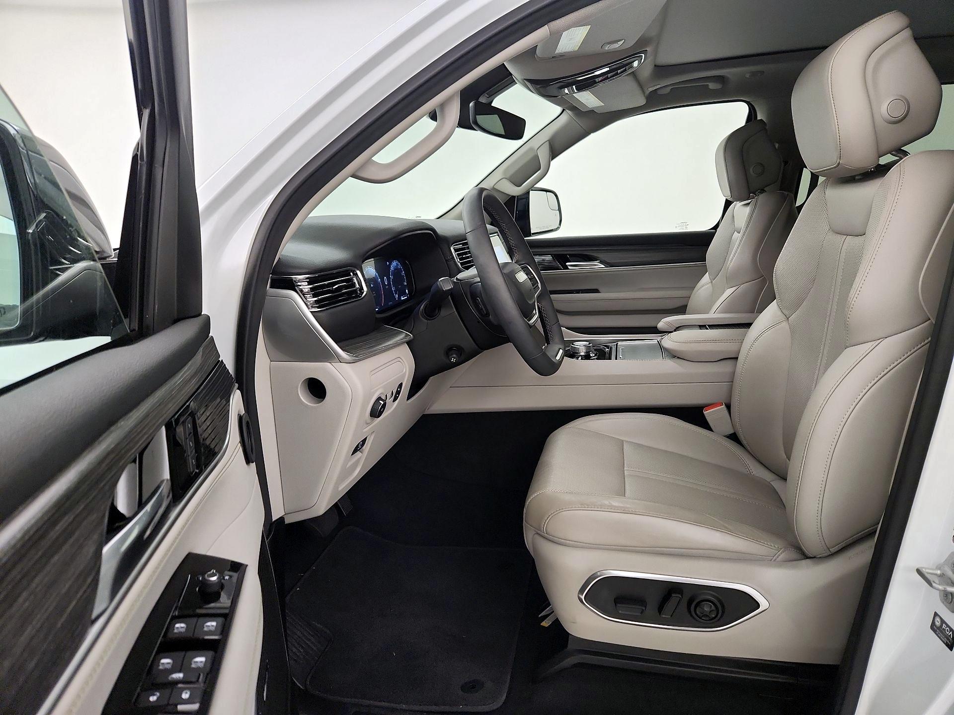 Thumbnail: 2023 Jeep Wagoneer - 11