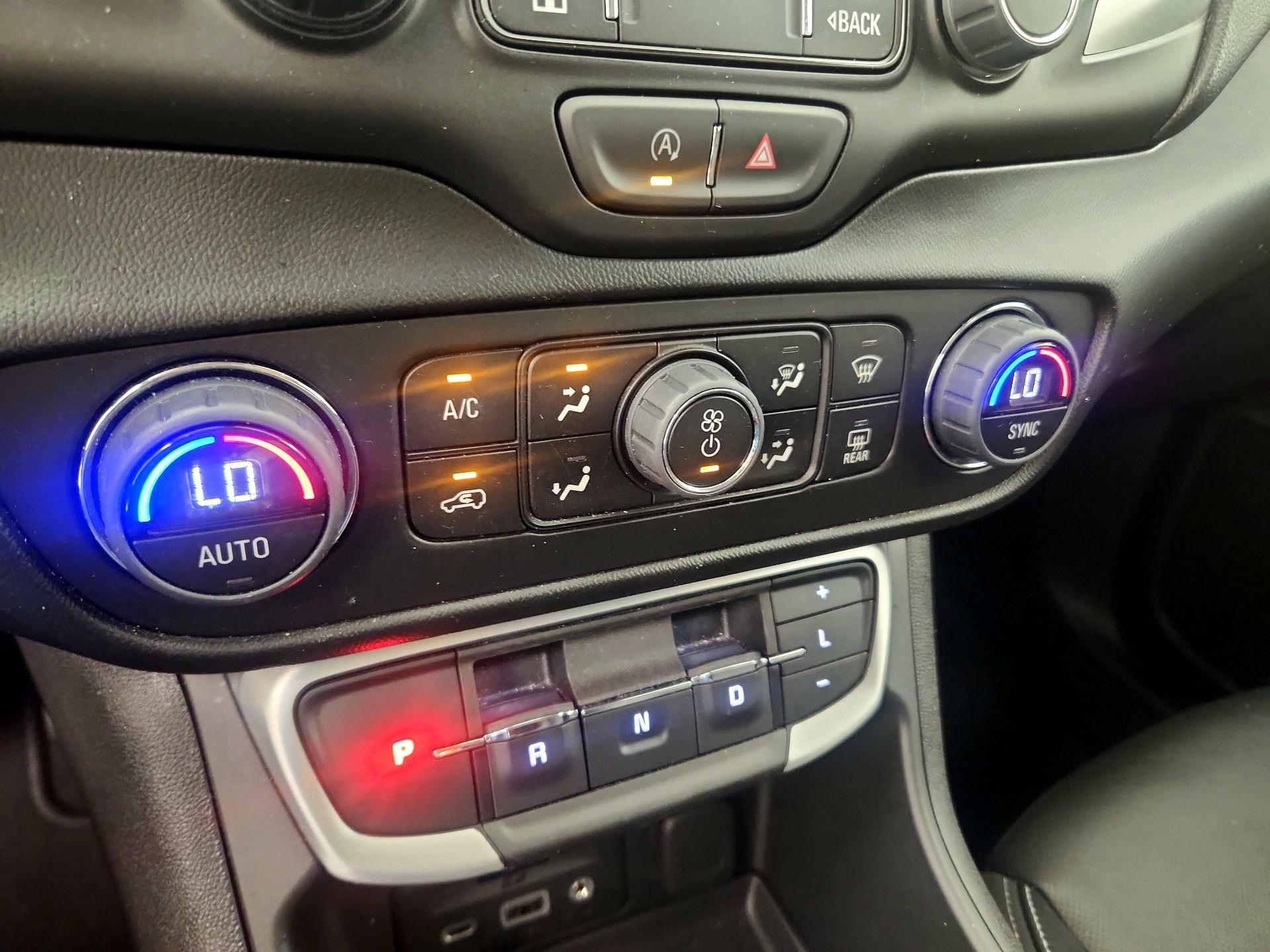 Thumbnail: 2022 GMC Terrain - 16