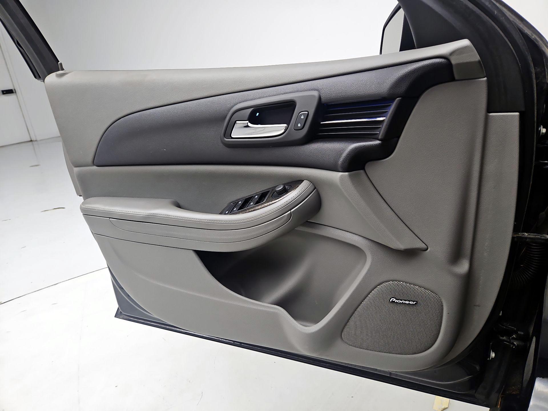 Thumbnail: 2015 Chevrolet Malibu - 12