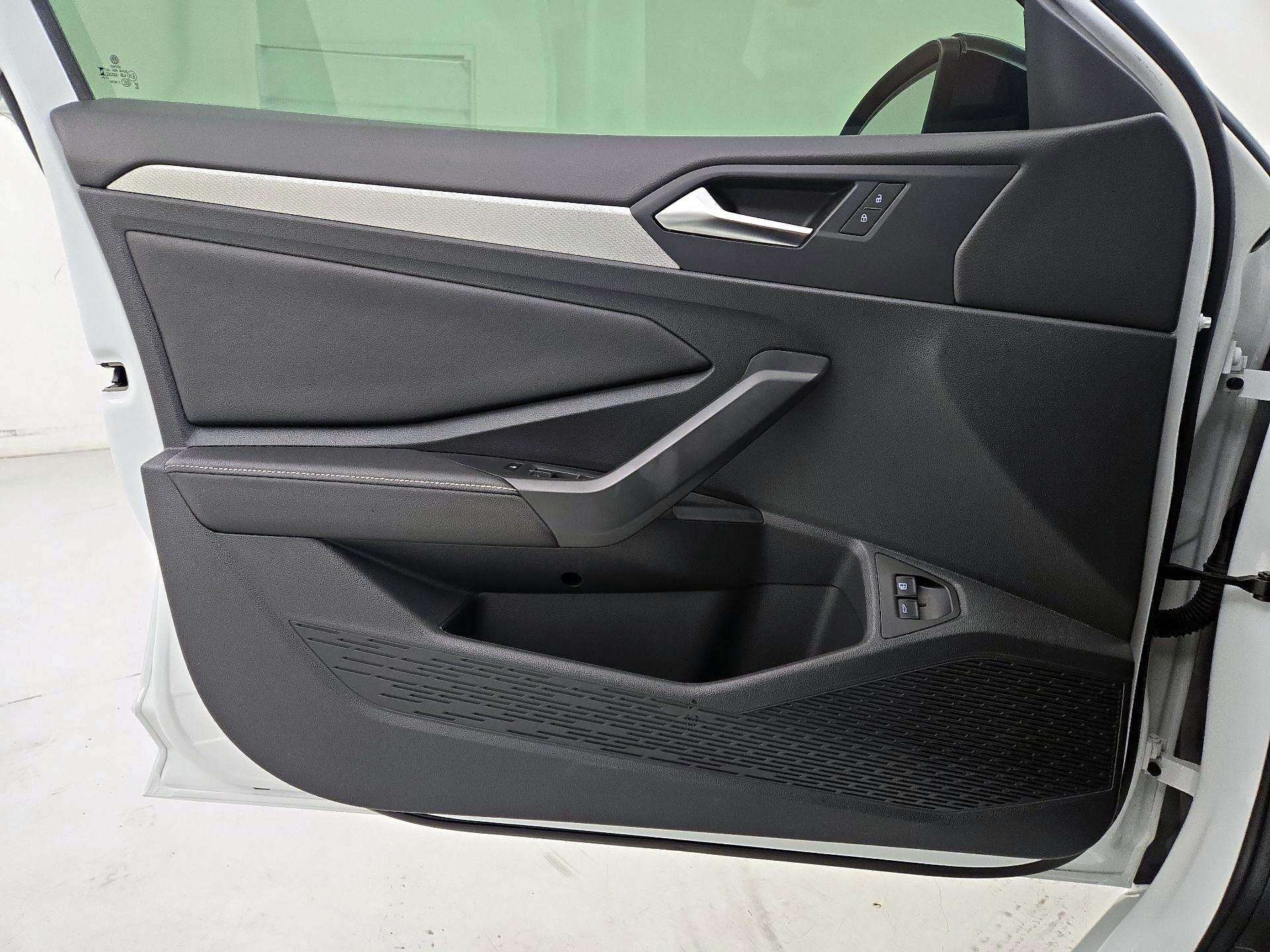 Thumbnail: 2024 Volkswagen Jetta - 12