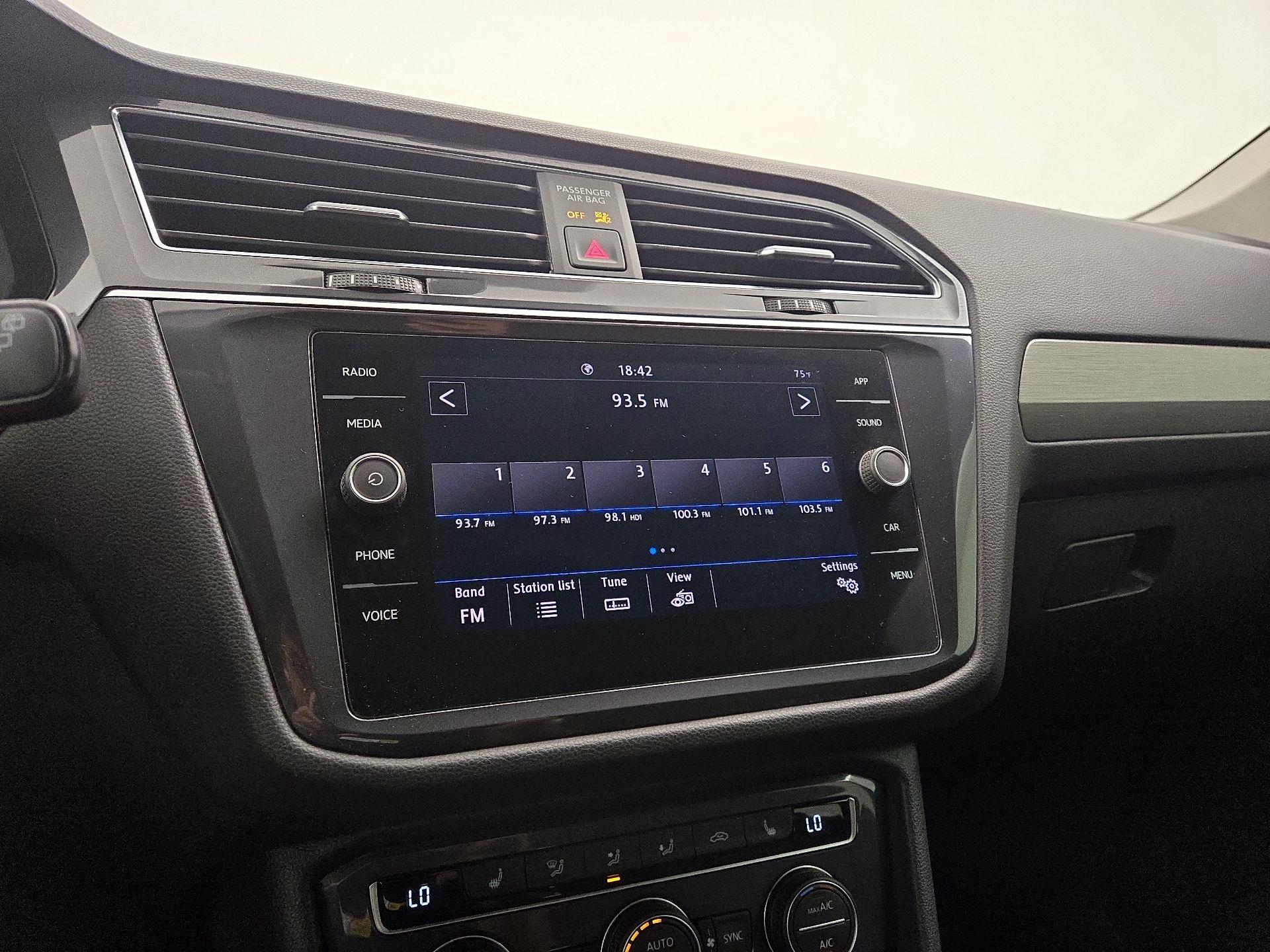 Thumbnail: 2020 Volkswagen Tiguan - 15