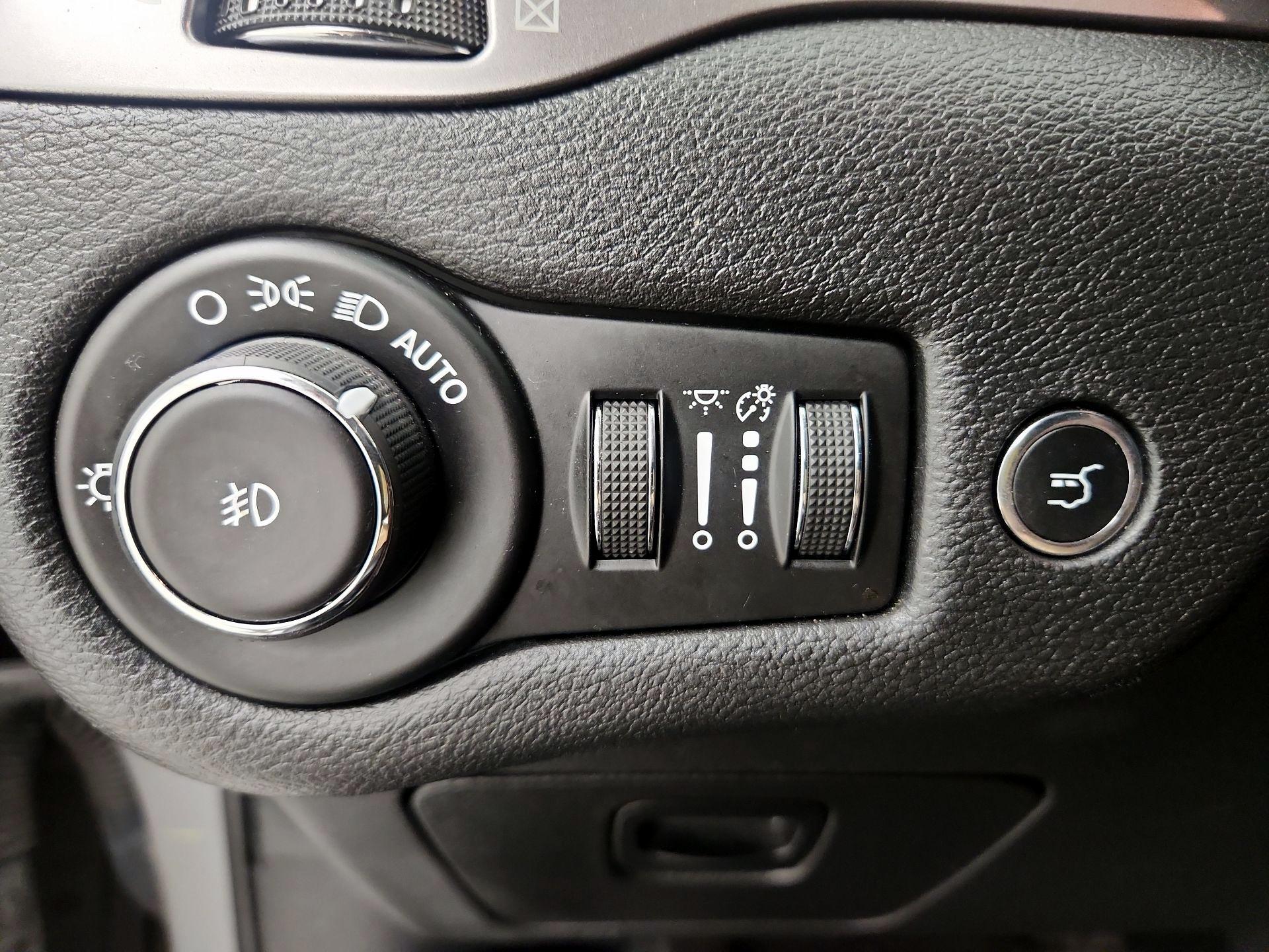 Thumbnail: 2019 Jeep Cherokee - 13