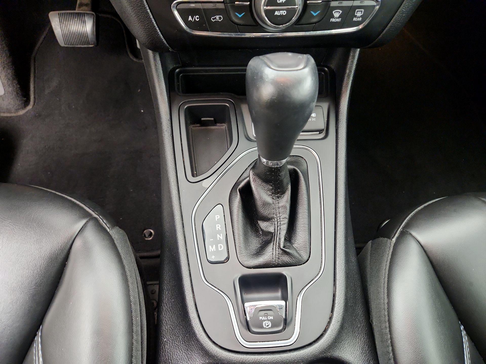 Thumbnail: 2019 Jeep Cherokee - 17