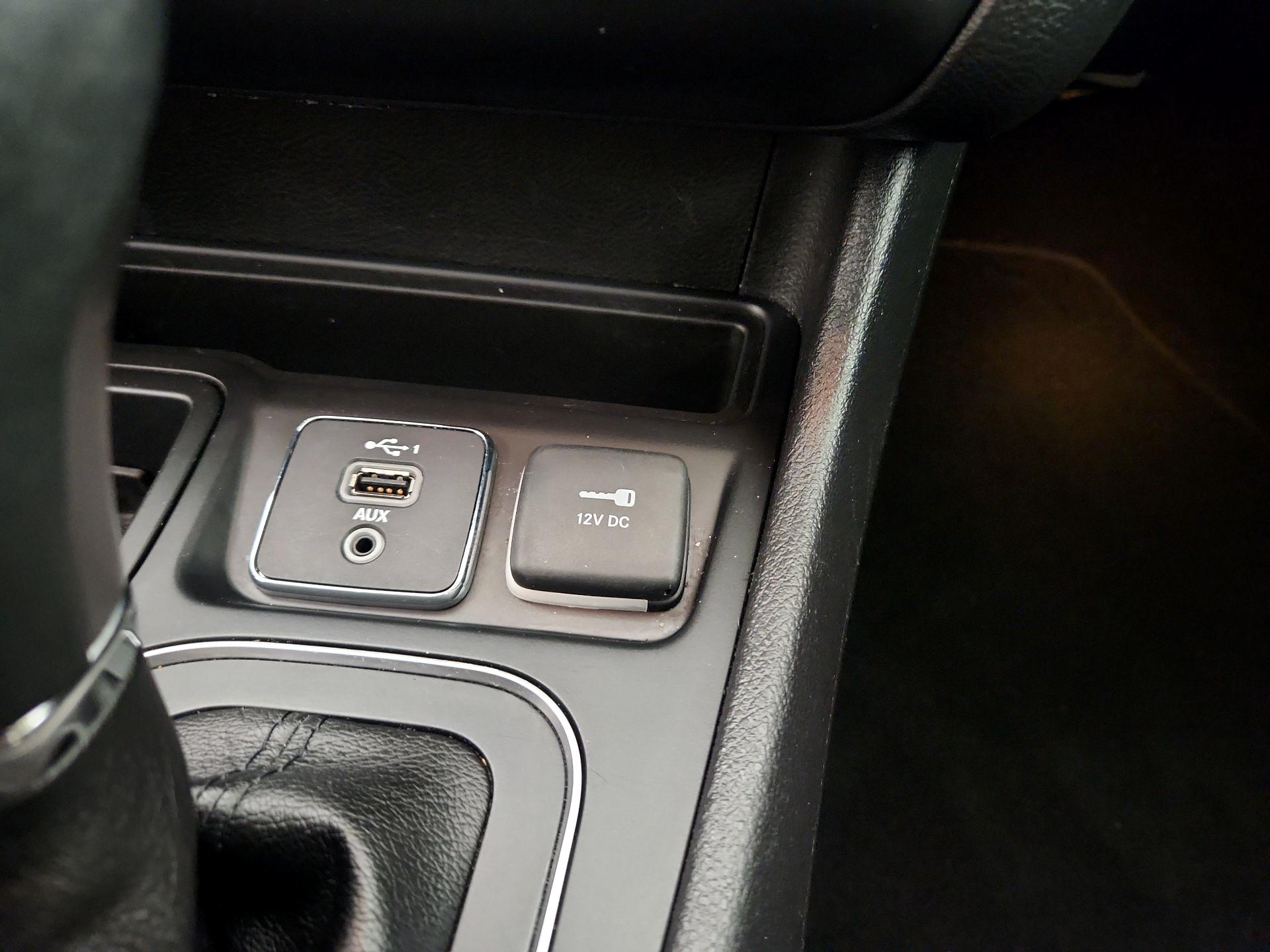 Thumbnail: 2019 Jeep Cherokee - 18