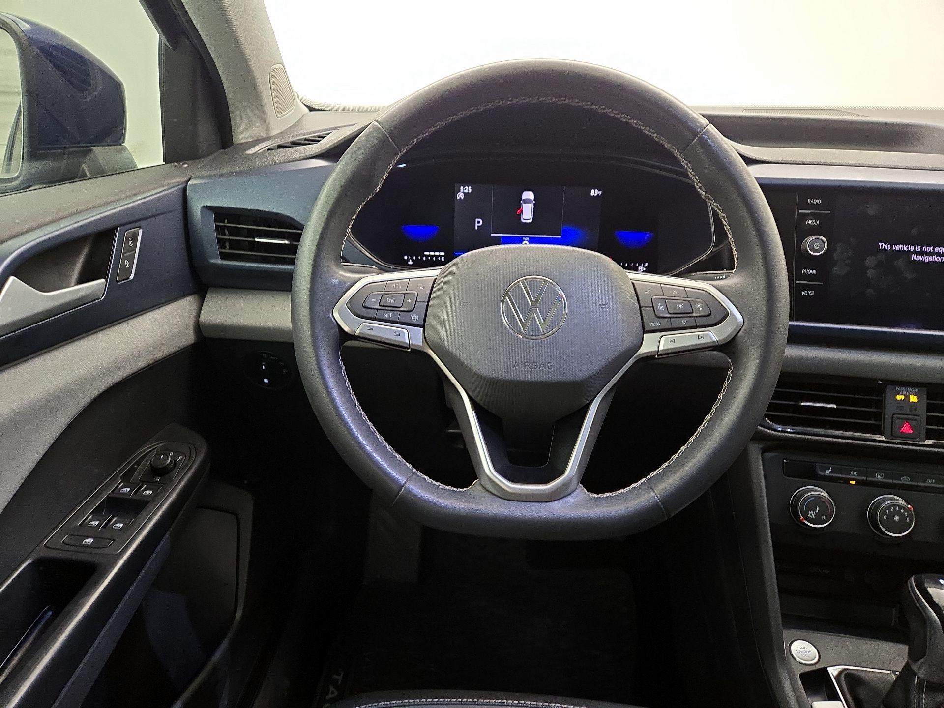 Thumbnail: 2022 Volkswagen Taos - 10