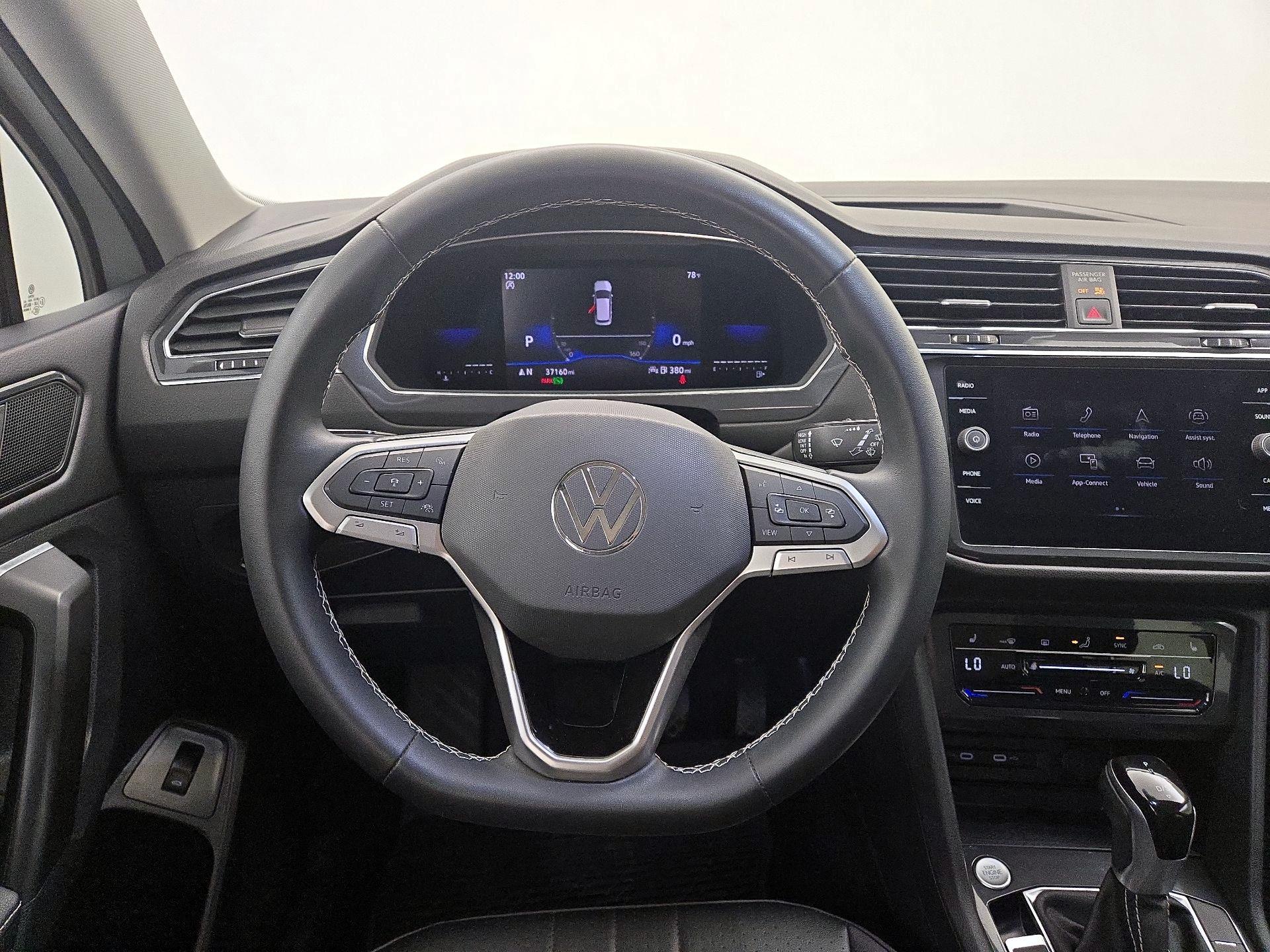 Thumbnail: 2022 Volkswagen Tiguan - 10