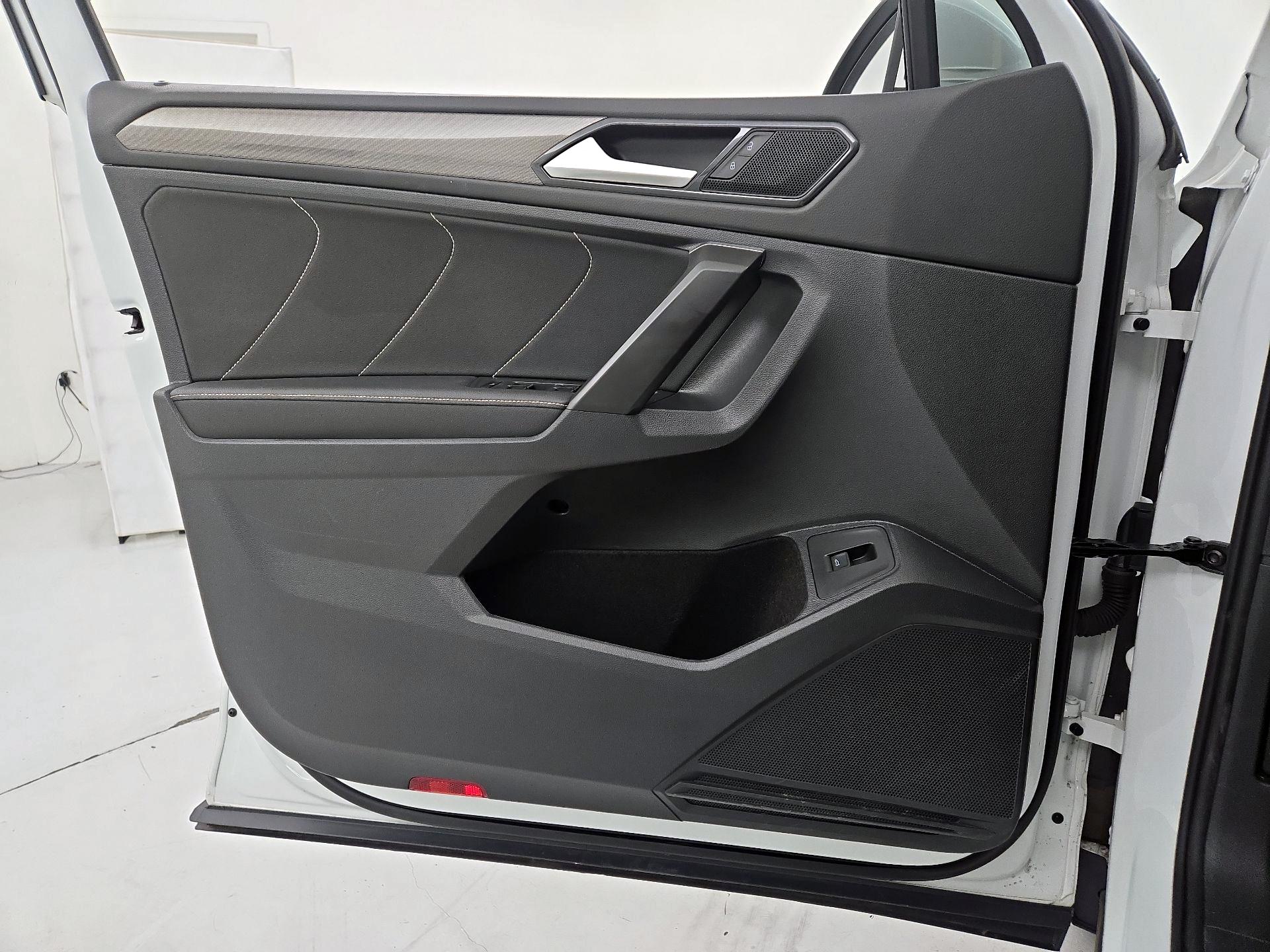 Thumbnail: 2022 Volkswagen Tiguan - 12