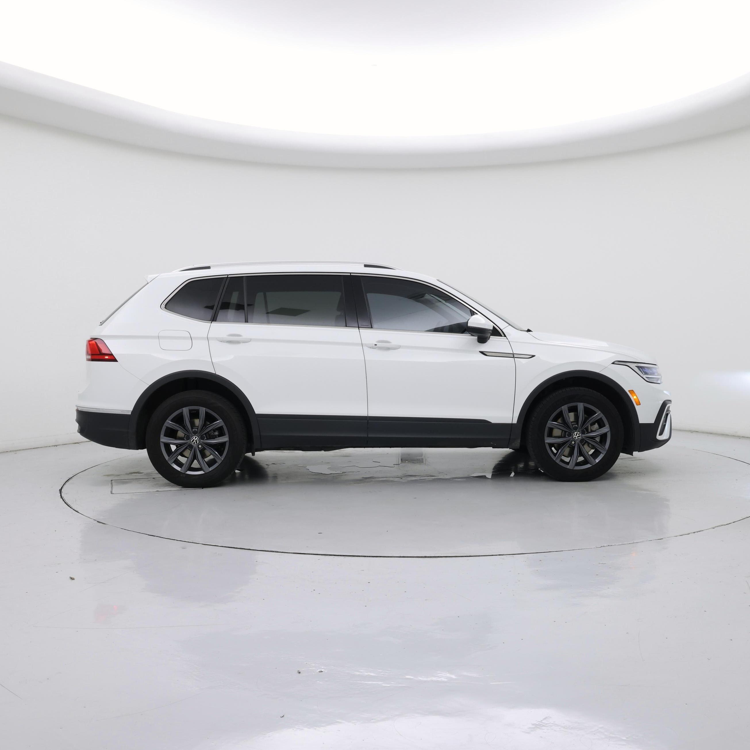 Thumbnail: 2022 Volkswagen Tiguan - 7