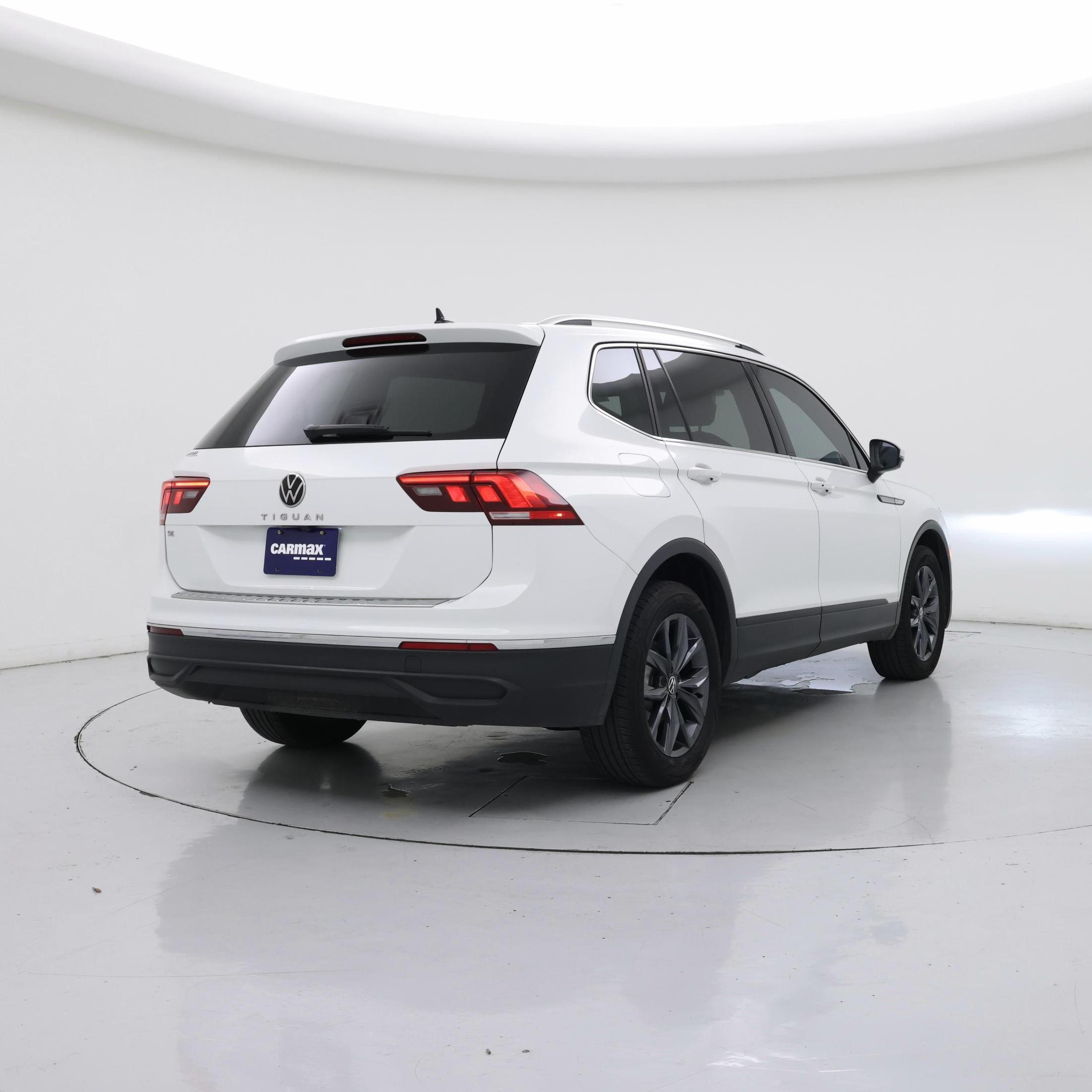 Thumbnail: 2022 Volkswagen Tiguan - 8
