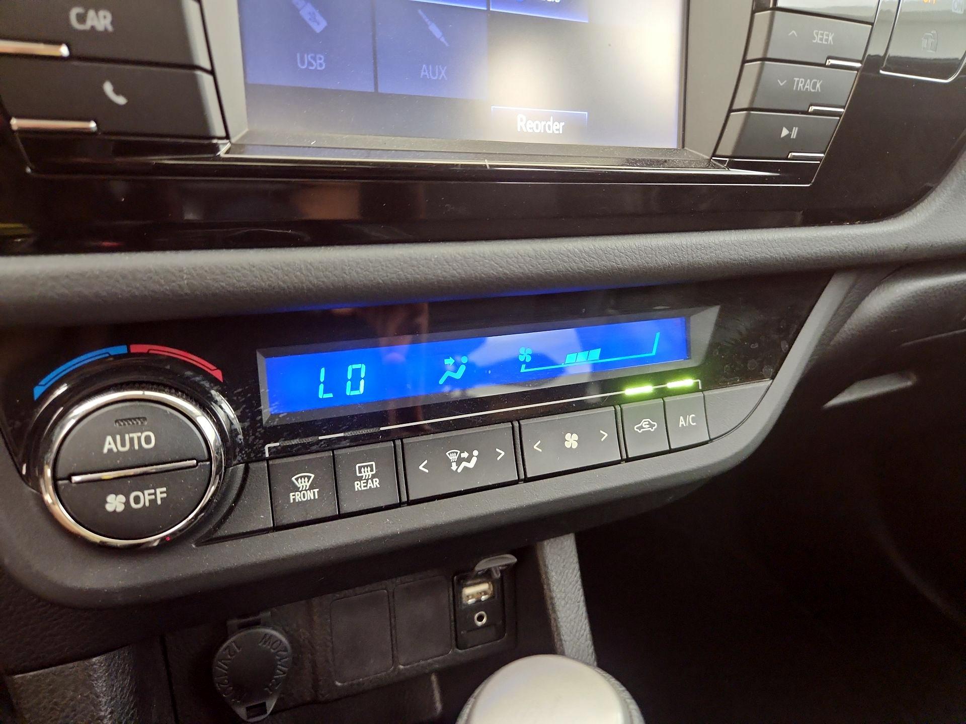 Thumbnail: 2016 Toyota Corolla - 16
