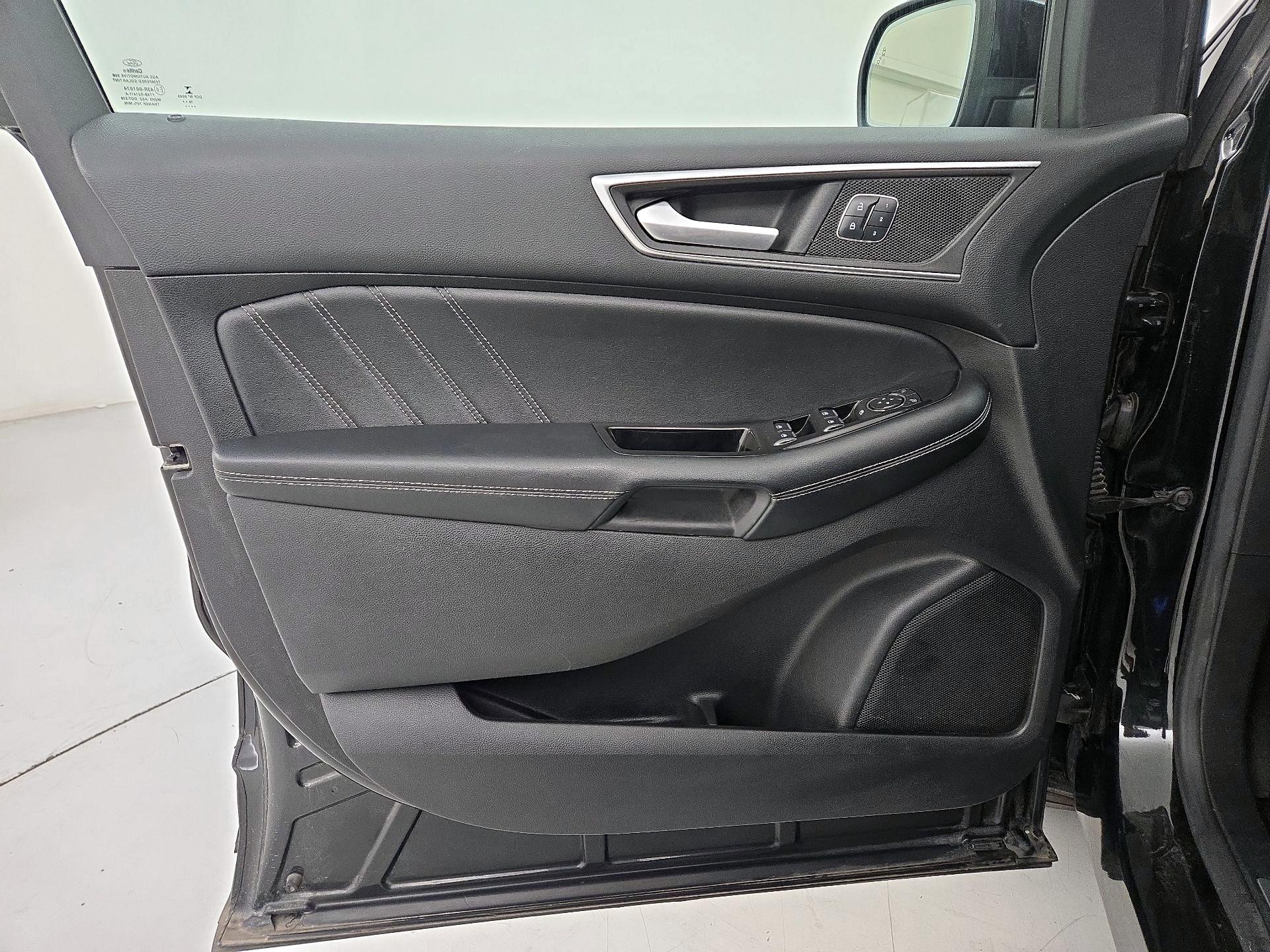 Thumbnail: 2015 Ford Edge - 12