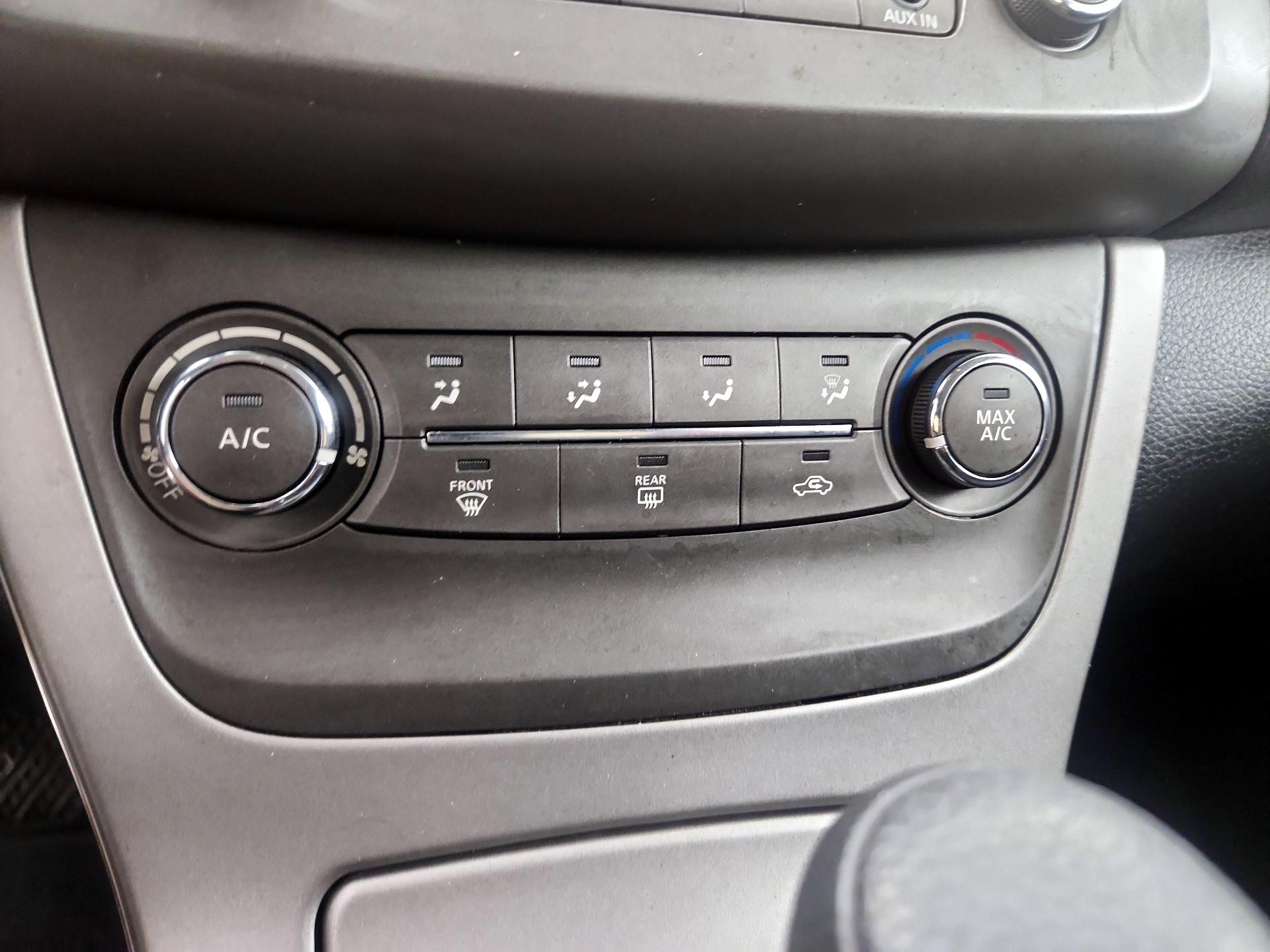 Thumbnail: 2014 Nissan Sentra - 15