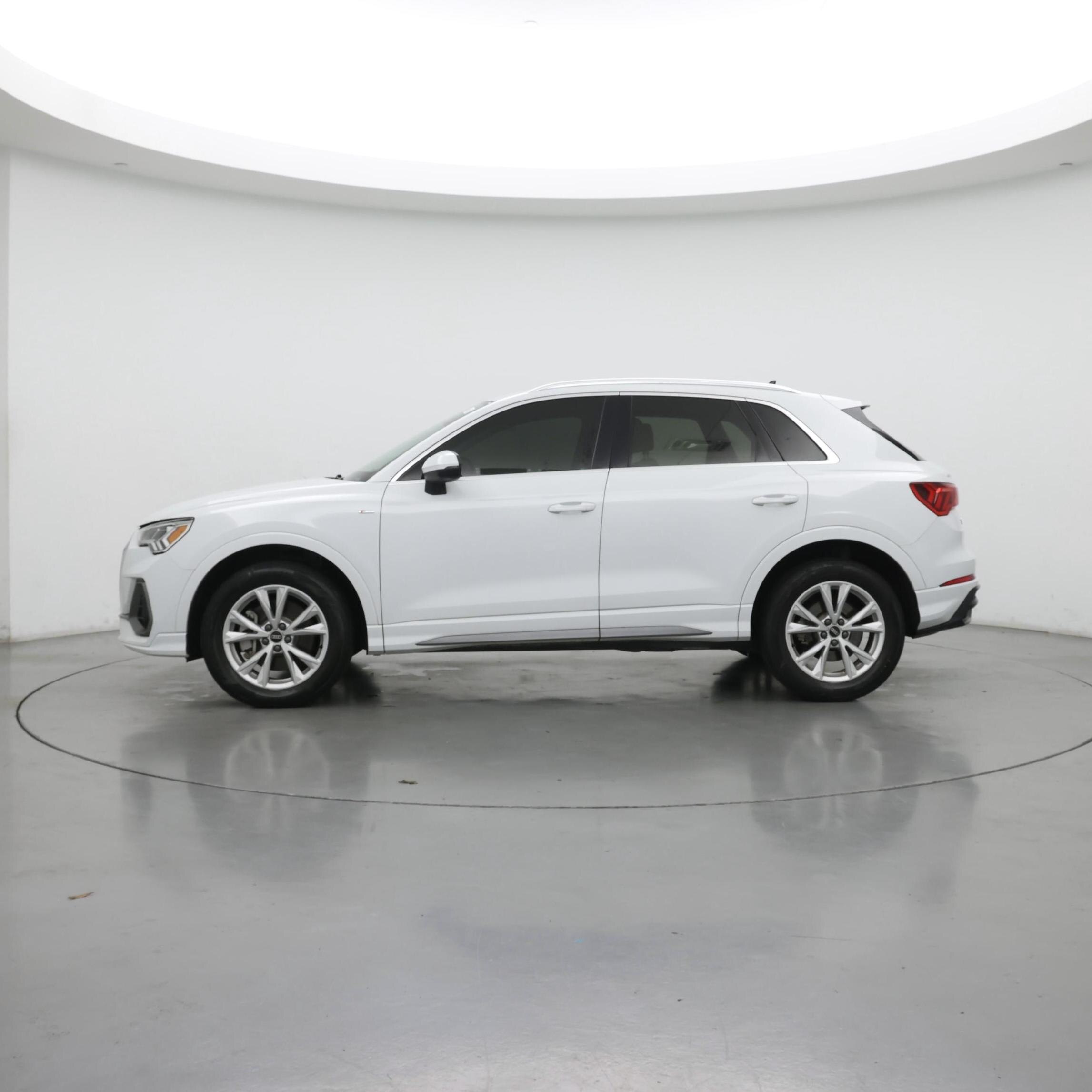 Thumbnail: 2022 Audi Q3 - 3