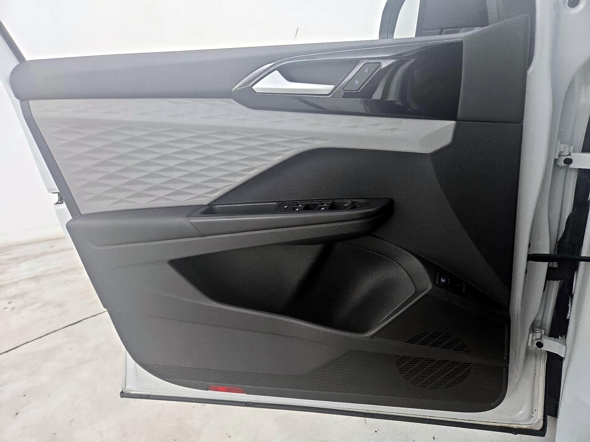 Thumbnail: 2022 Volkswagen Taos - 12