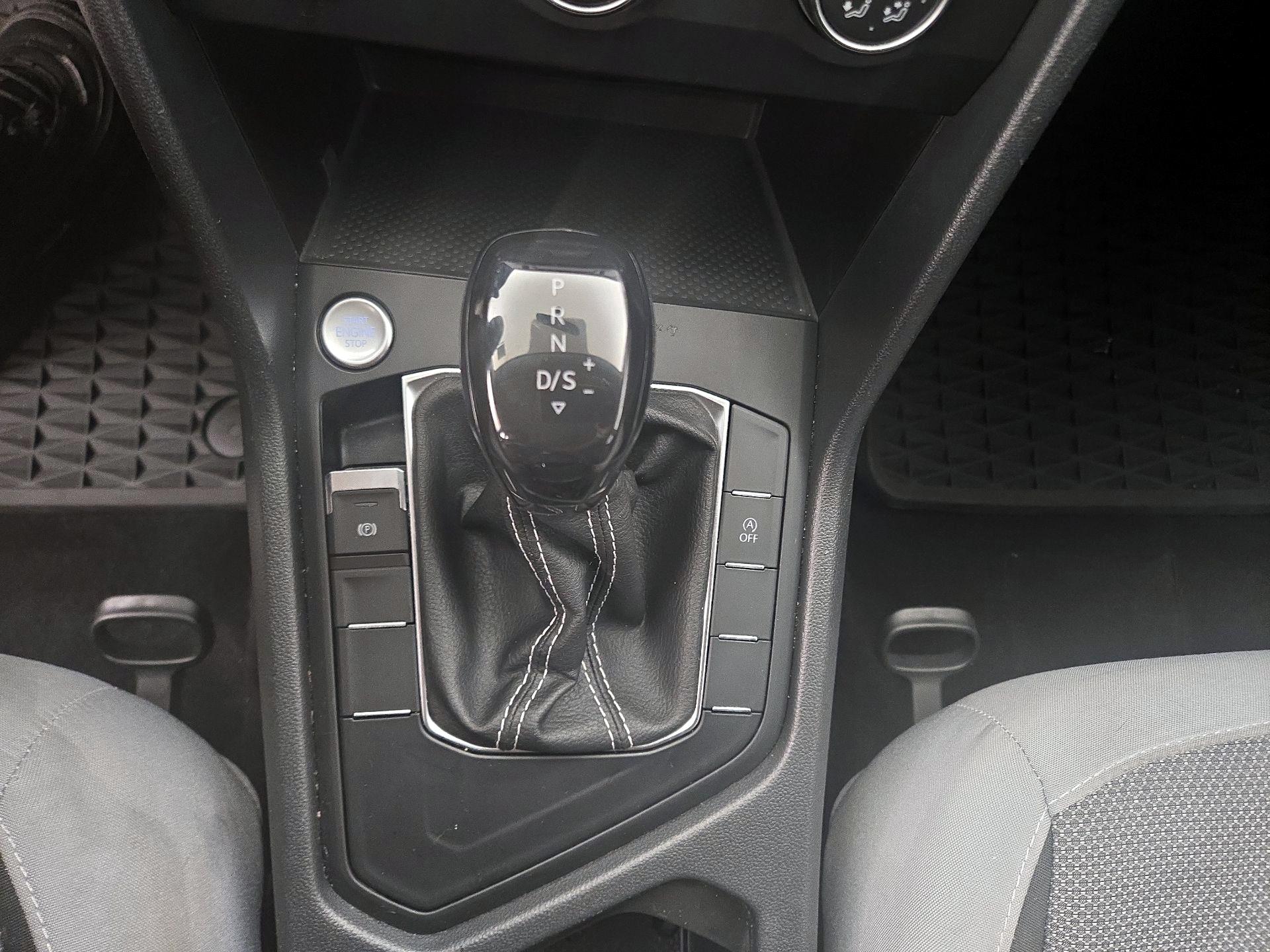 Thumbnail: 2022 Volkswagen Taos - 17