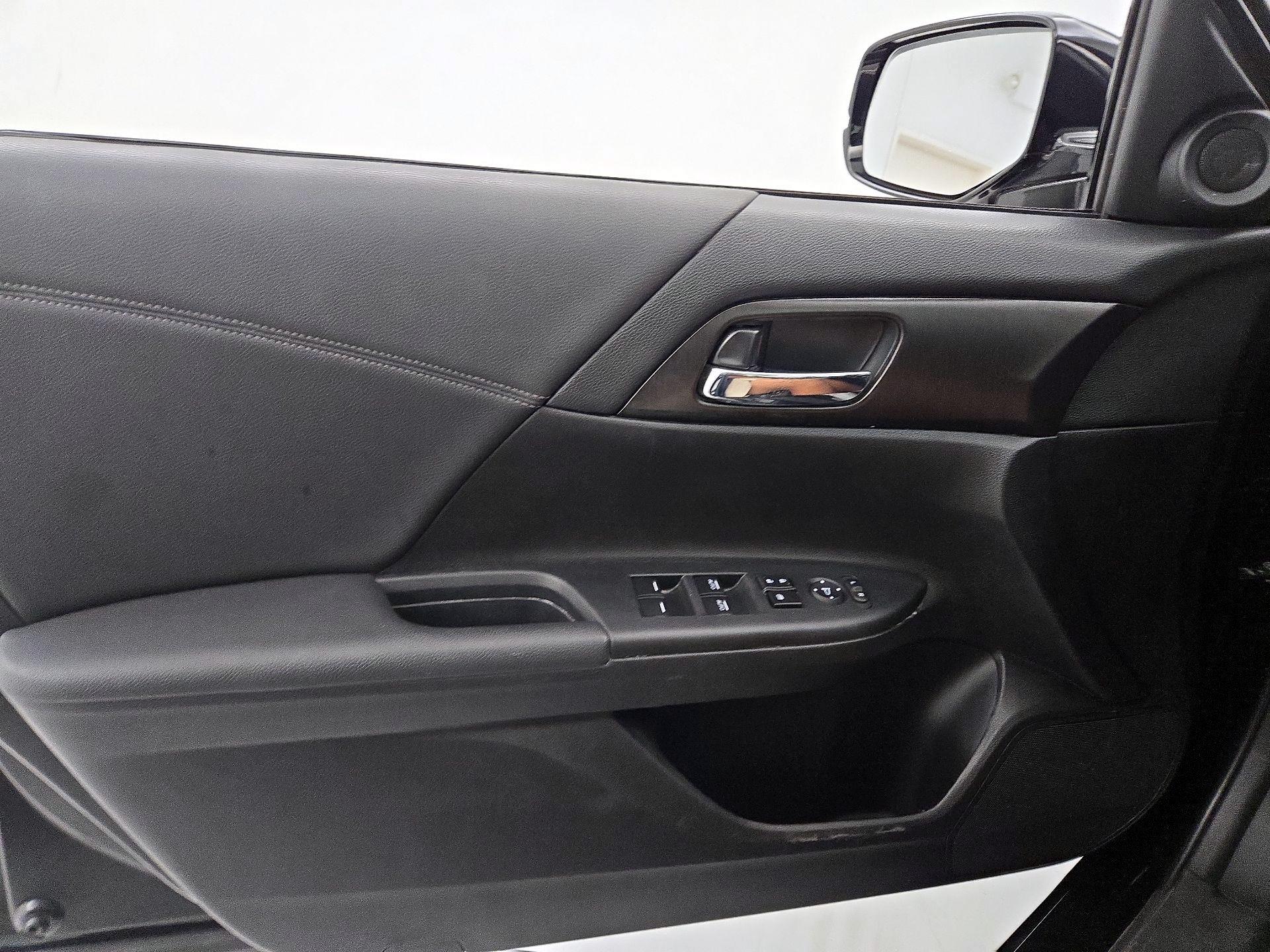 Thumbnail: 2015 Honda Accord - 12