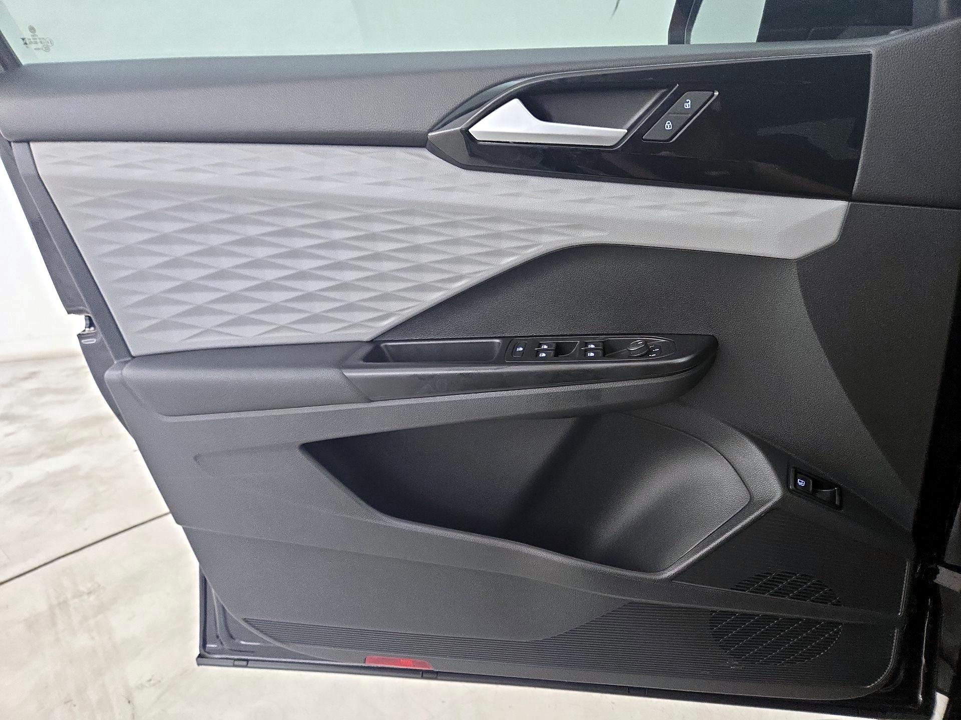 Thumbnail: 2023 Volkswagen Taos - 12