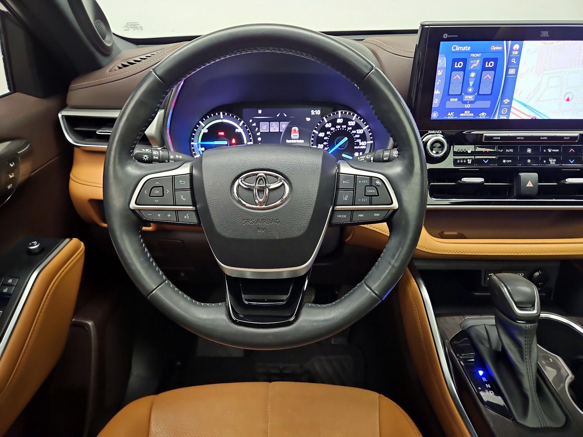 Thumbnail: 2022 Toyota Highlander - 10