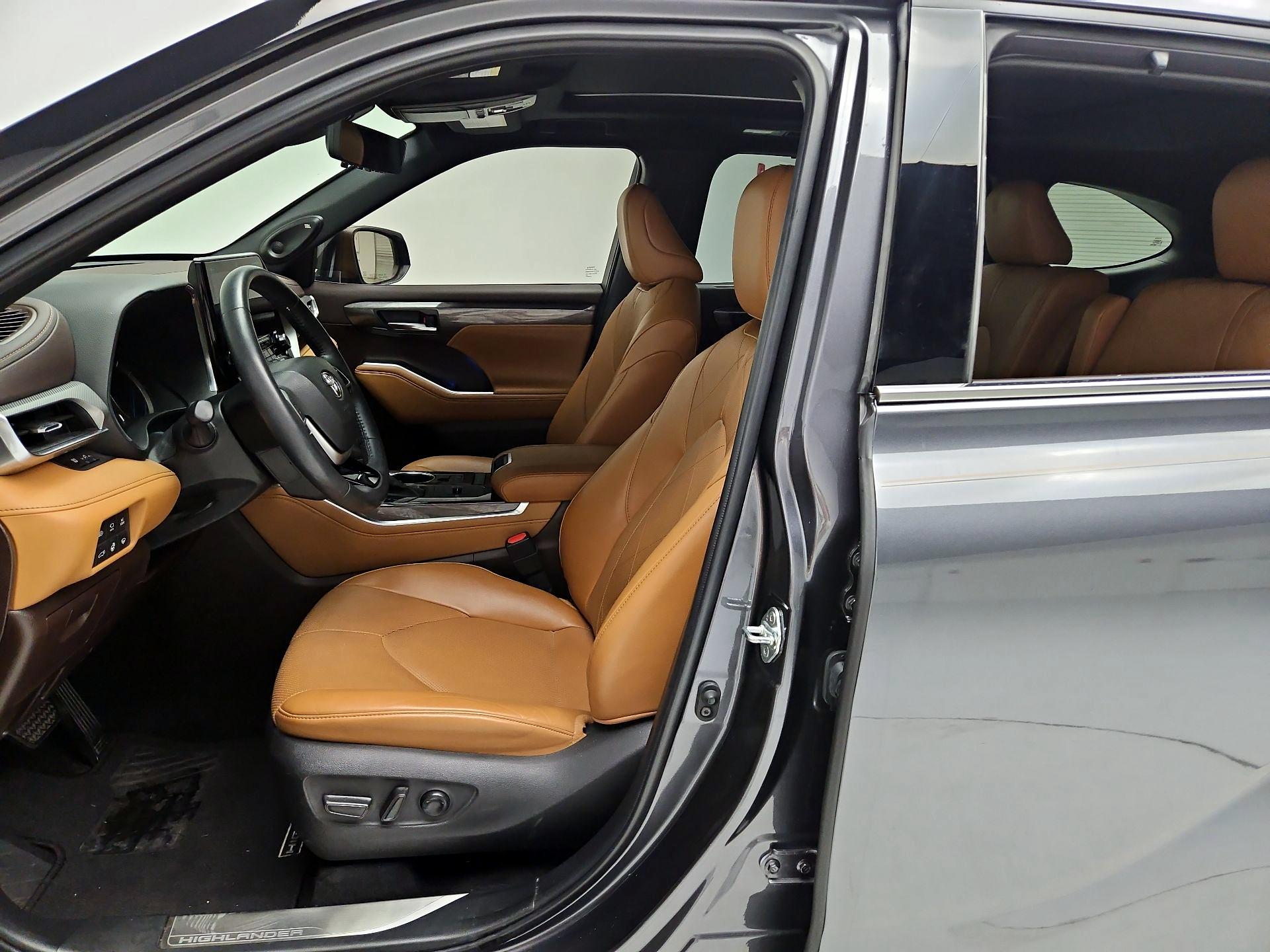 Thumbnail: 2022 Toyota Highlander - 11