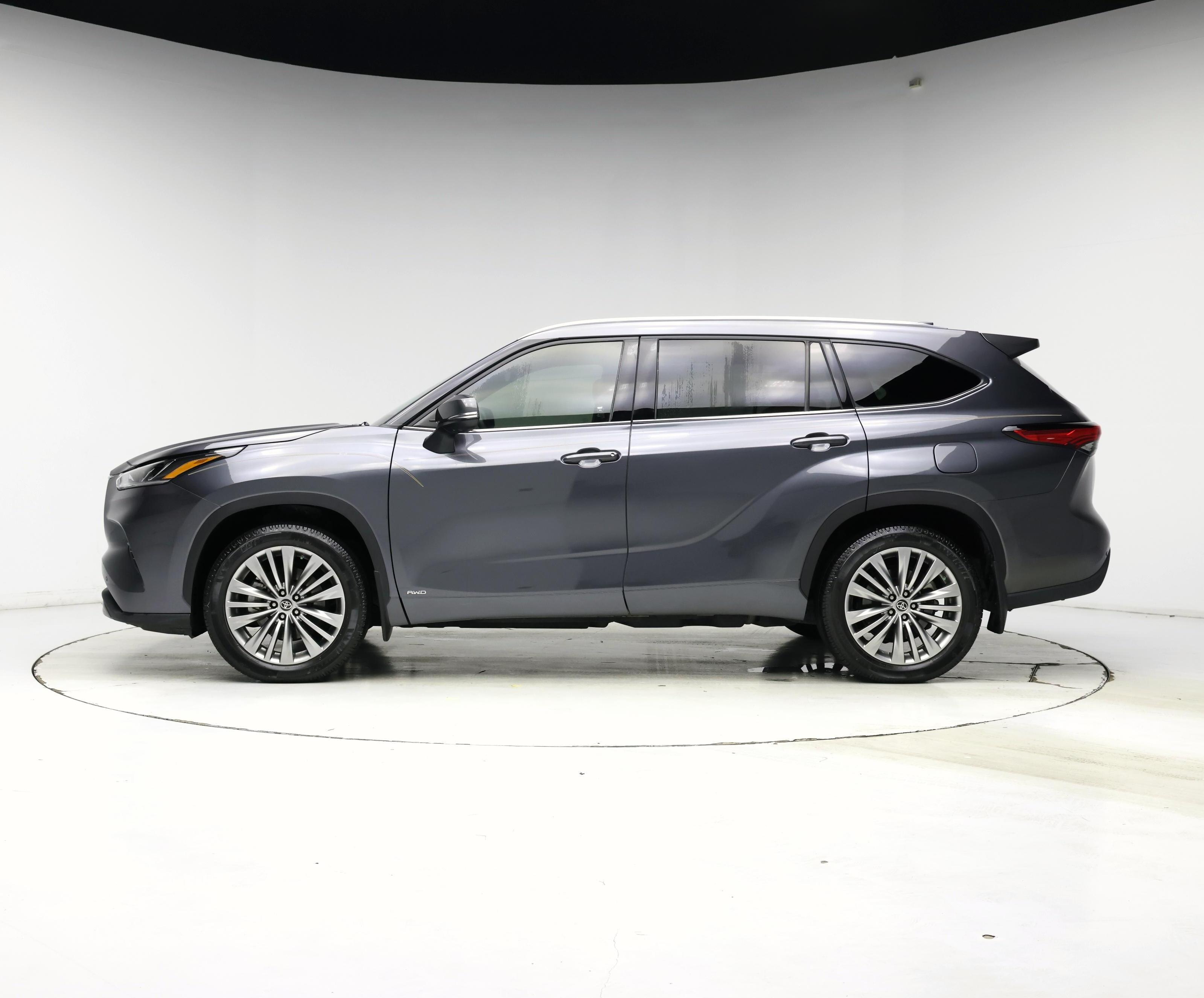 Thumbnail: 2022 Toyota Highlander - 3