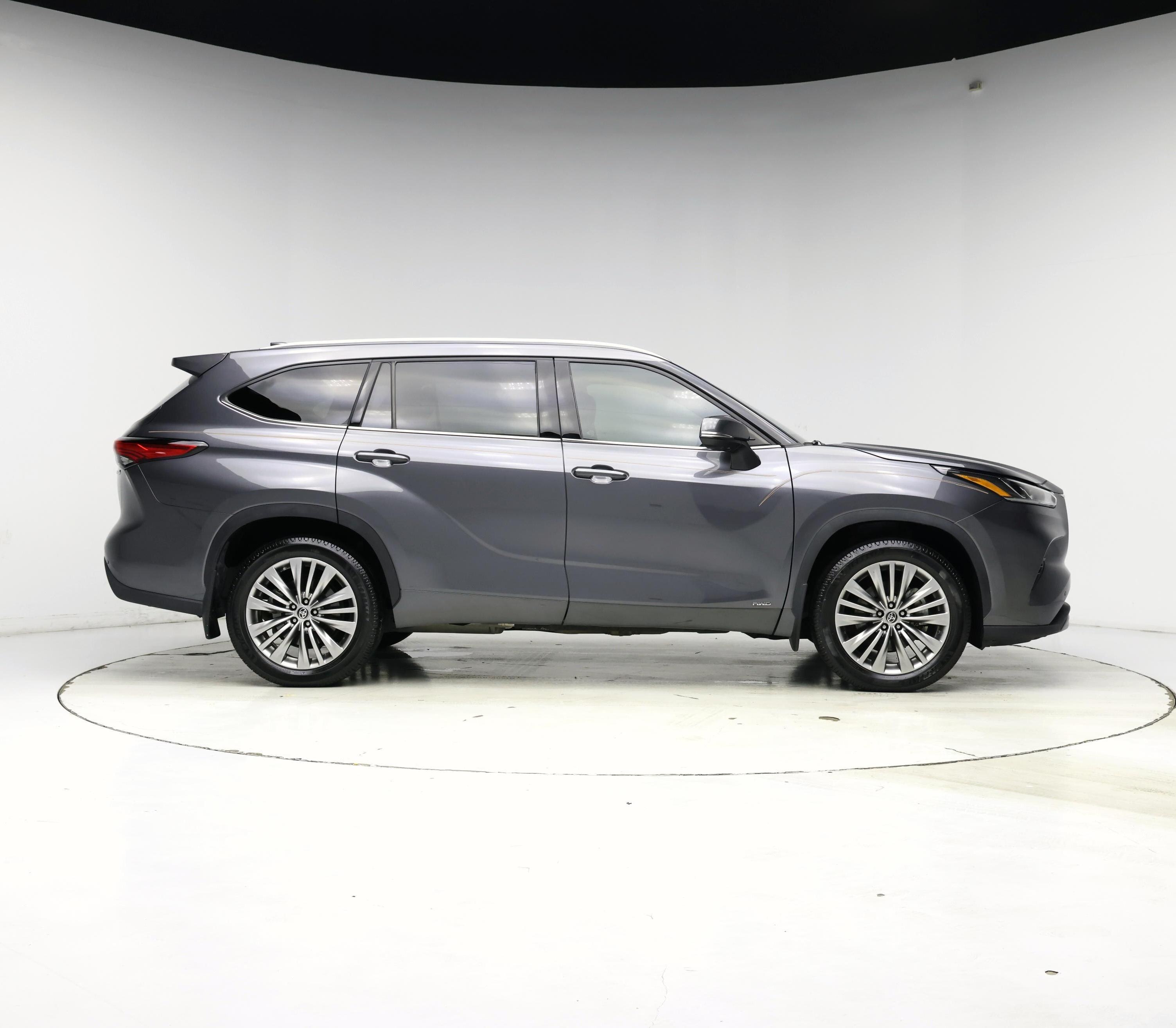 Thumbnail: 2022 Toyota Highlander - 7