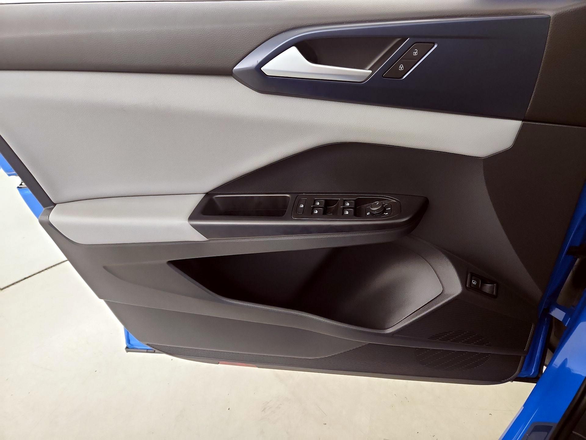 Thumbnail: 2023 Volkswagen Taos - 12