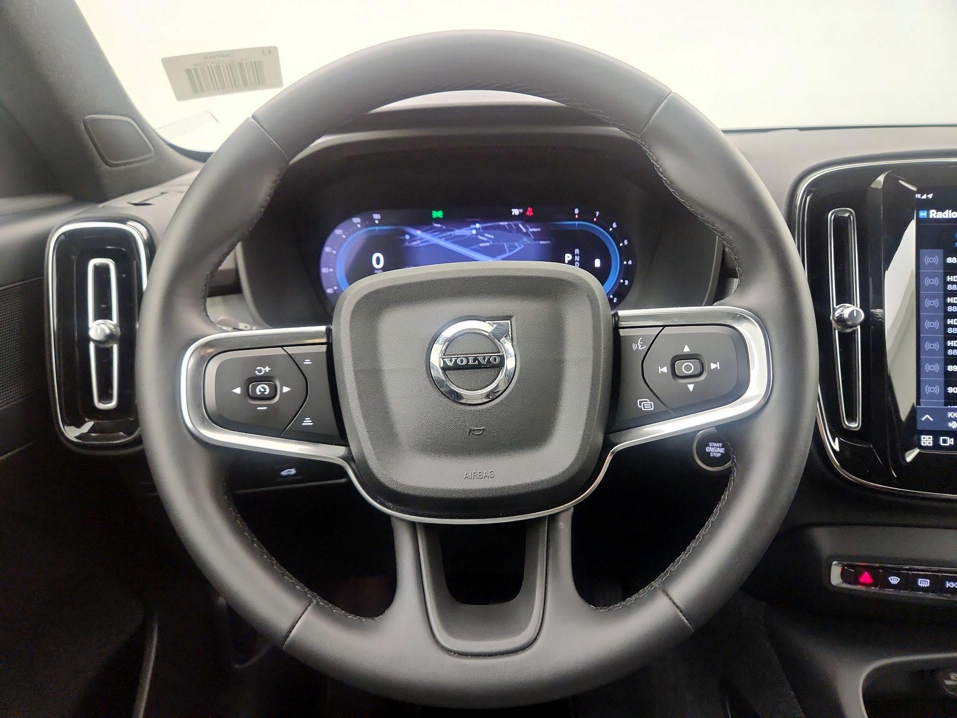 Thumbnail: 2025 Volvo XC40 - 10