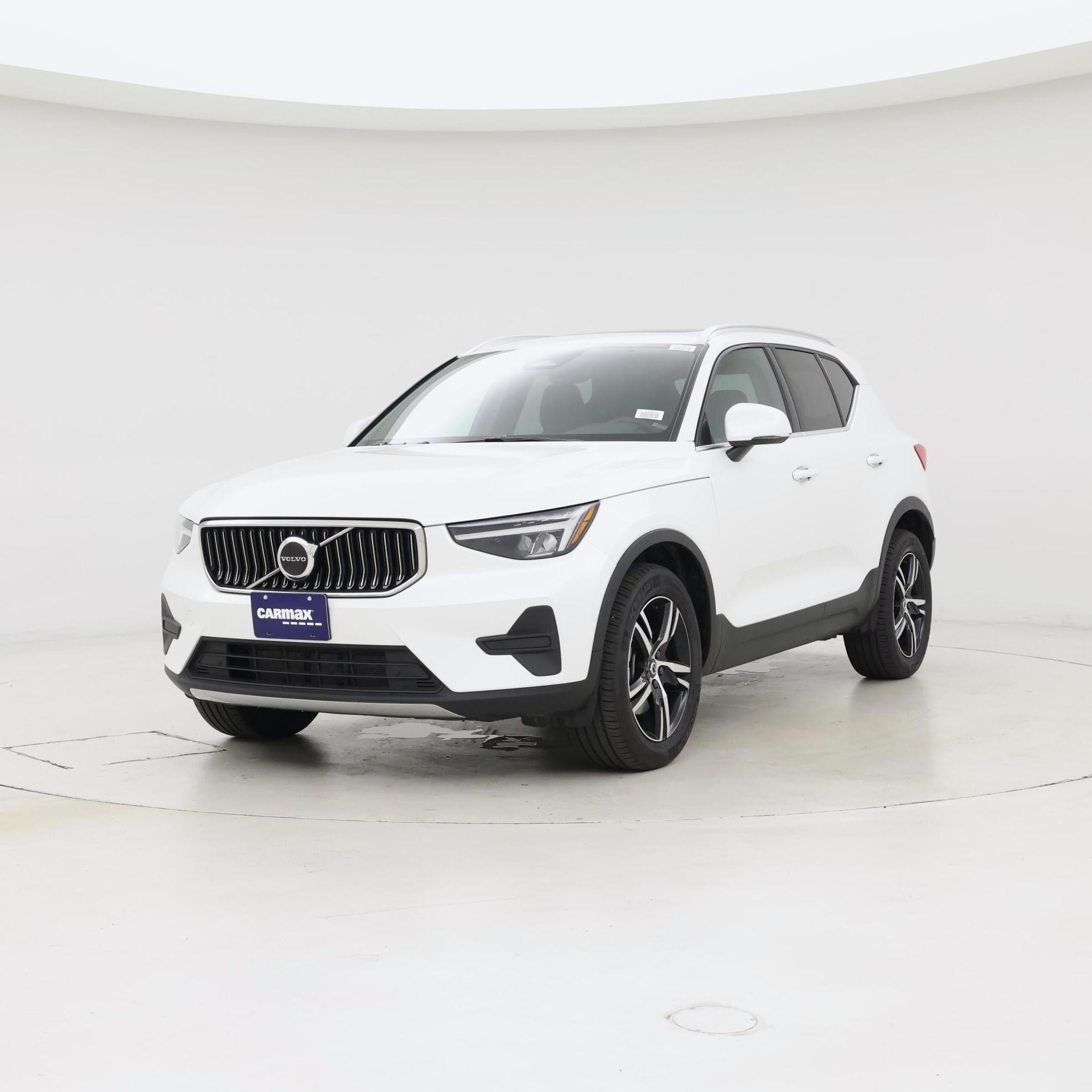 Thumbnail: 2025 Volvo XC40 - 4
